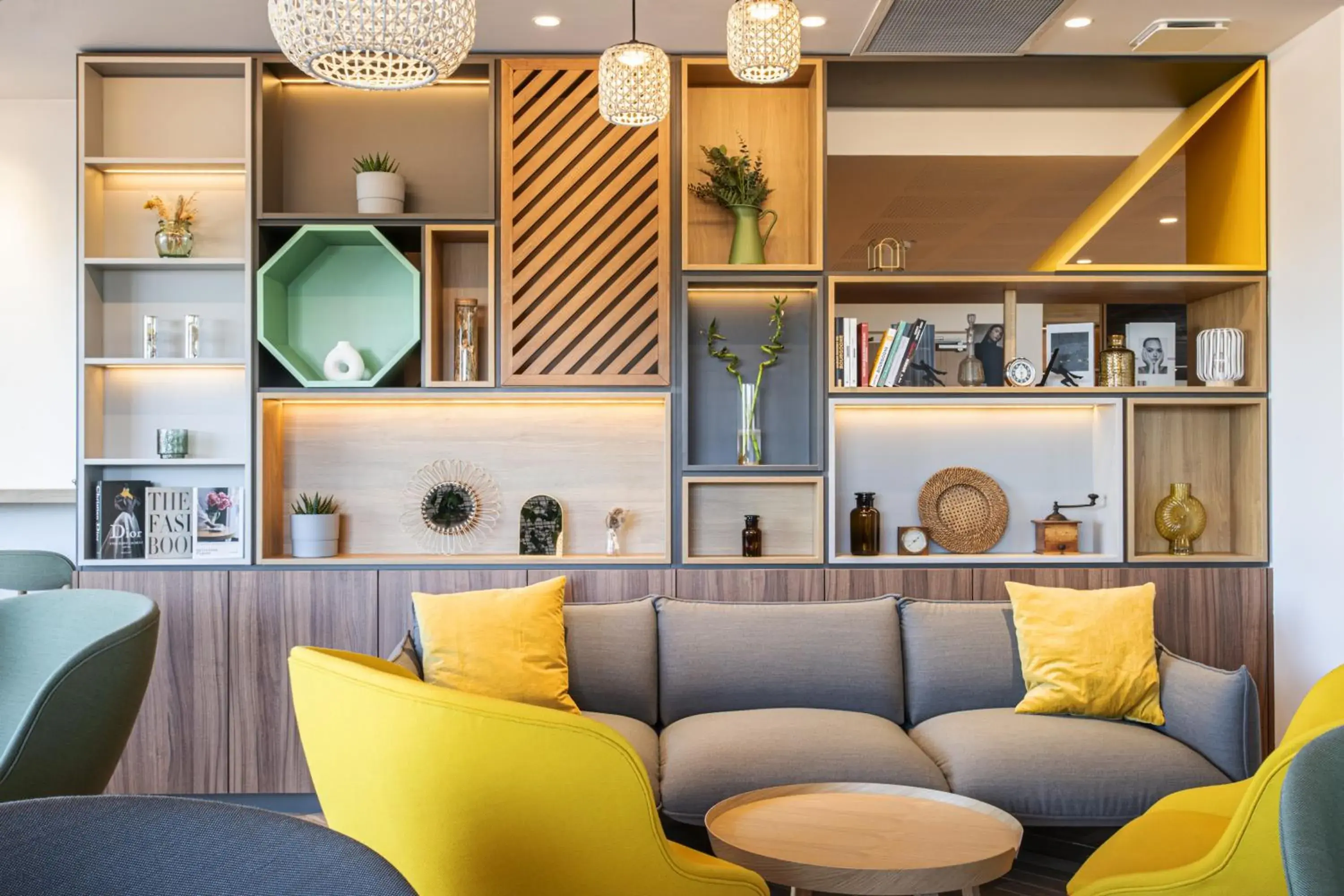 Living room in Holiday Inn Dijon Sud - Longvic by IHG Living room in Holiday Inn Dijon Sud - Longvic by IHG