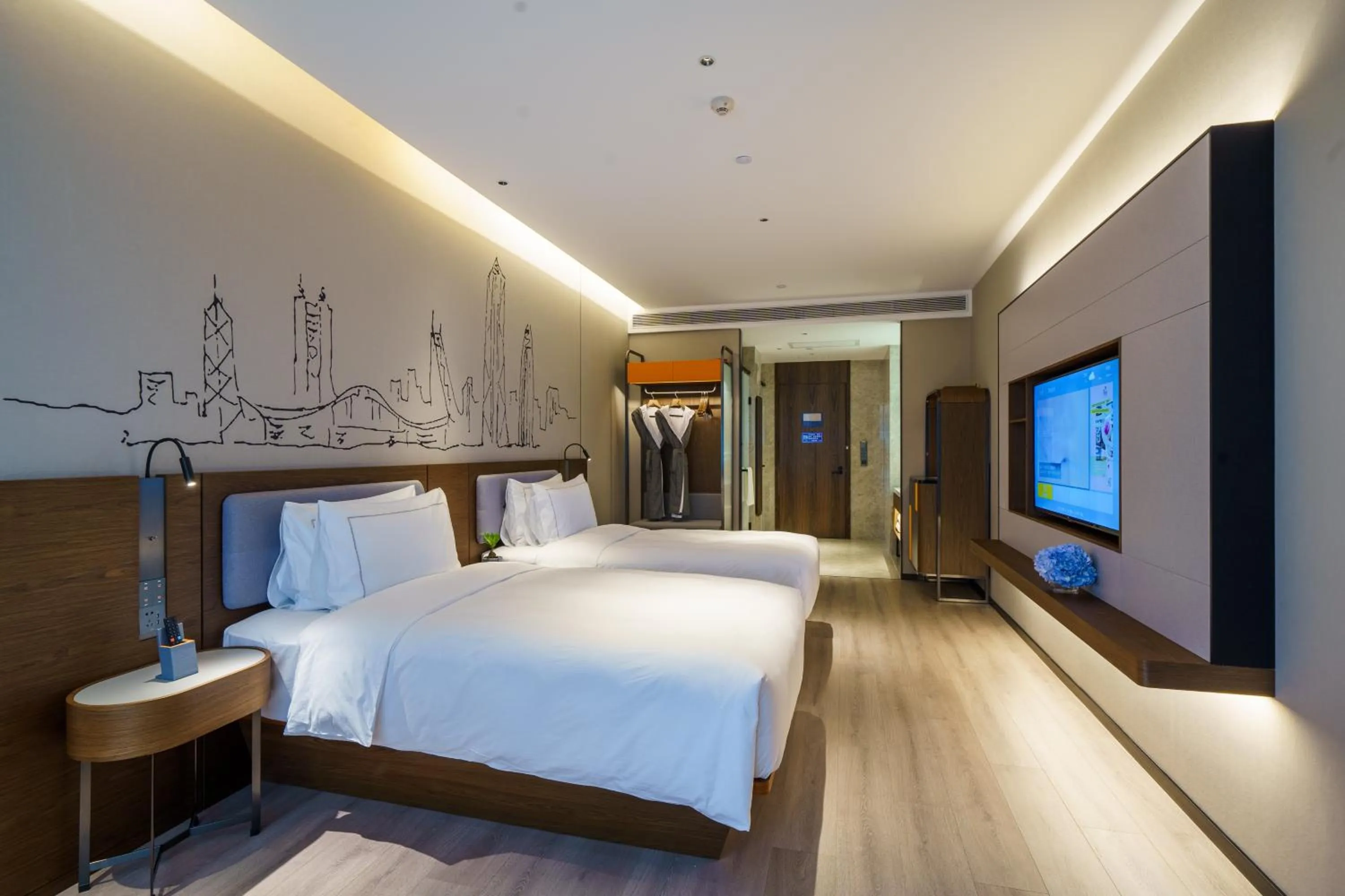 Photo of the whole room, Bed in UrCove by HYATT Futian CBD-毗邻福田站和星河COCO Park 尊享免费迷你吧