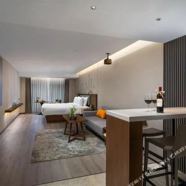 Bedroom in UrCove by HYATT Futian CBD-毗邻福田站和星河COCO Park 尊享免费迷你吧 Bedroom in UrCove by HYATT Futian CBD-毗邻福田站和星河COCO Park 尊享免费迷你吧