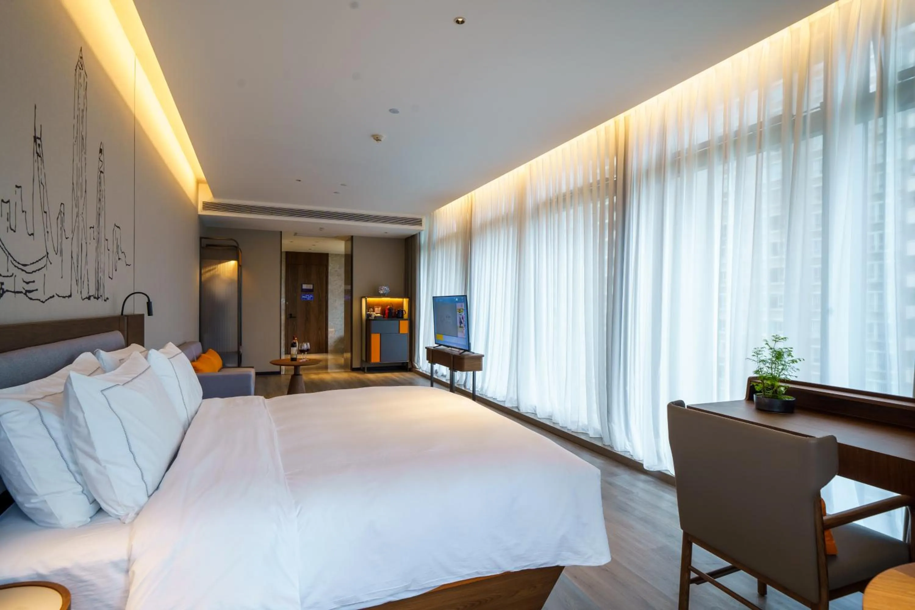 Photo of the whole room, Bed in UrCove by HYATT Futian CBD-毗邻福田站和星河COCO Park 尊享免费迷你吧