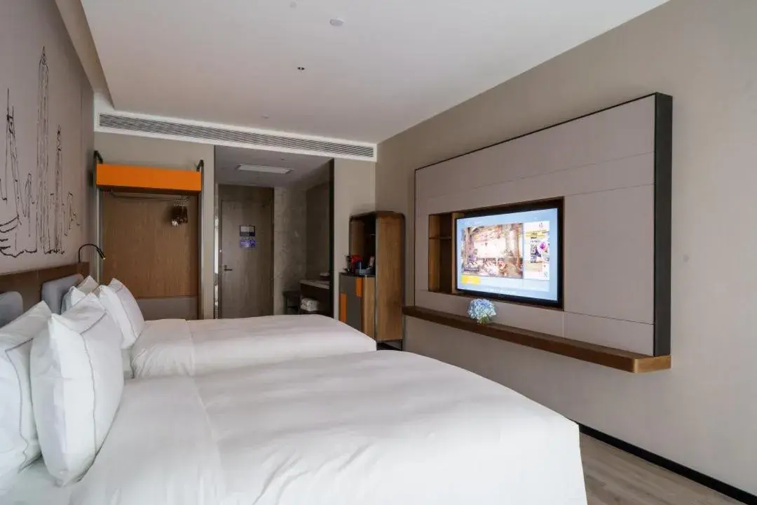 Property building, Bed in UrCove by HYATT Futian CBD-毗邻福田站和星河COCO Park 尊享免费迷你吧 Property building, Bed in UrCove by HYATT Futian CBD-毗邻福田站和星河COCO Park 尊享免费迷你吧