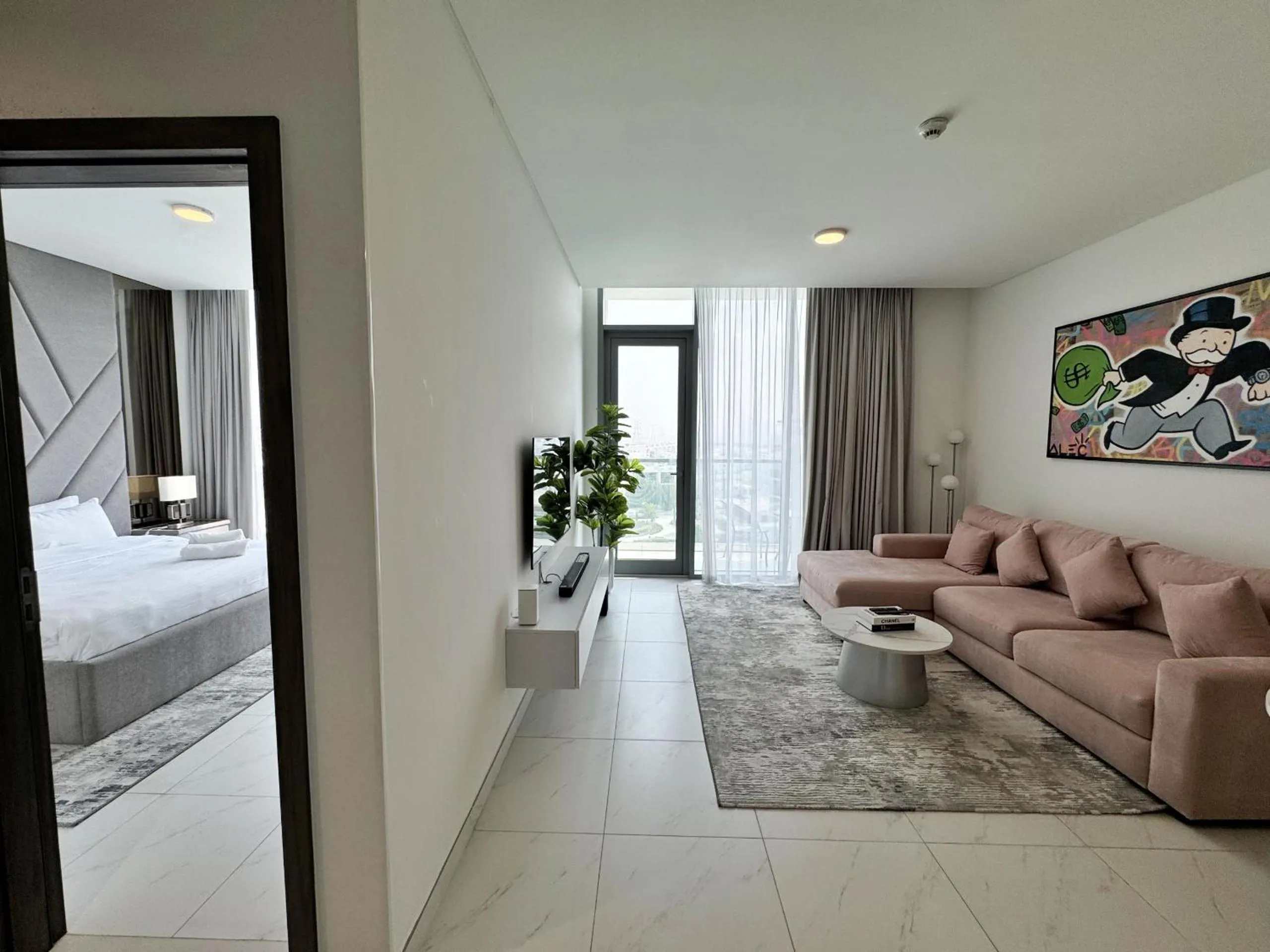 Bed in Panoramic 1br with Crystal Lagoon & Downtown View