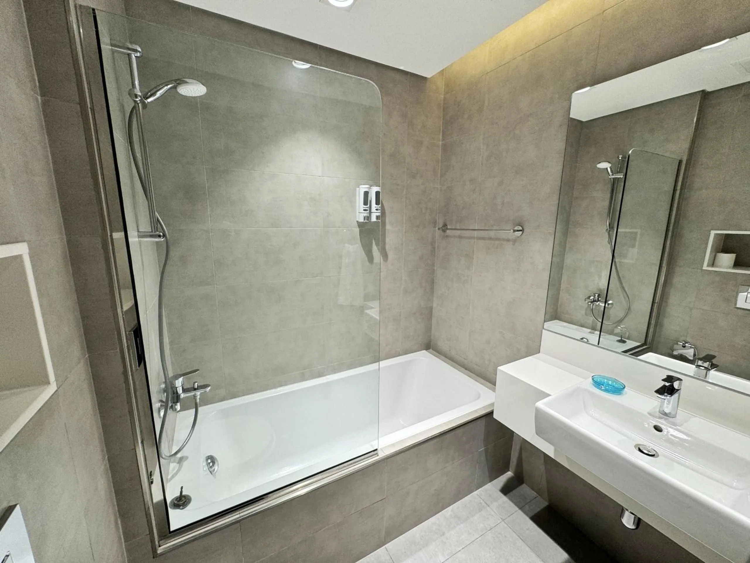 Panoramic 1br with Crystal Lagoon & Downtown View