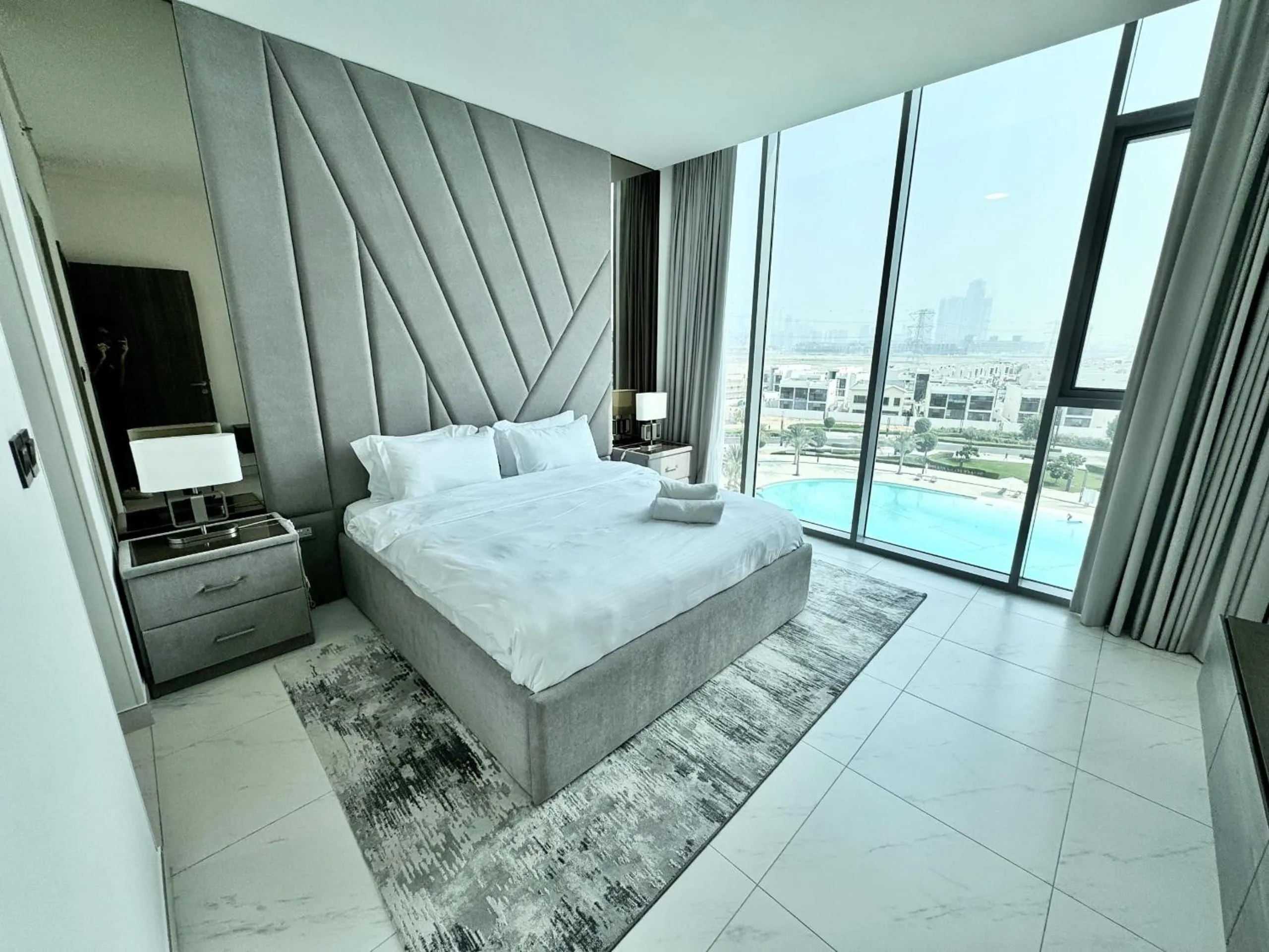 Bed in Panoramic 1br with Crystal Lagoon & Downtown View