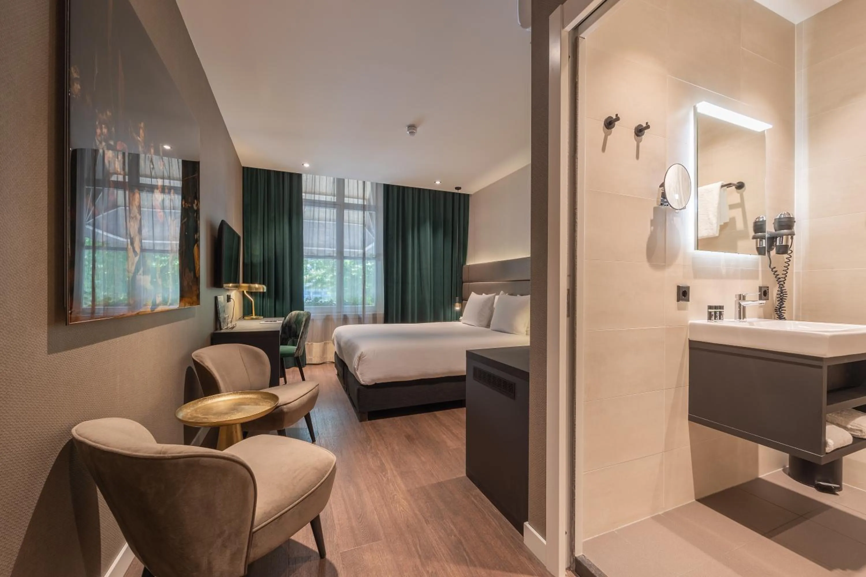 Bathroom, Bed in Boutique Hotel Corona