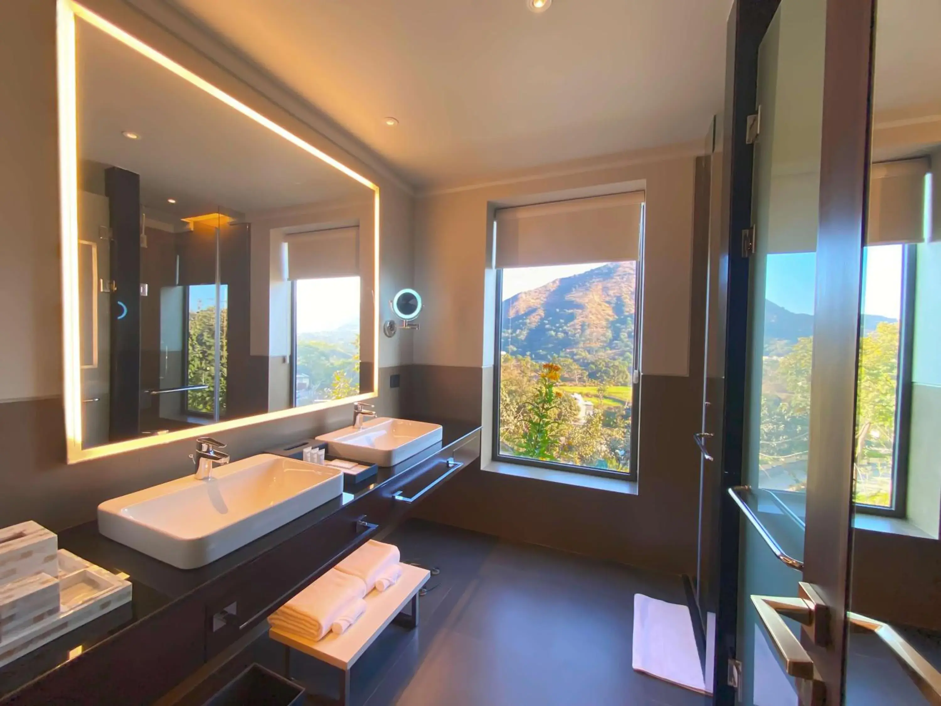 Standard King Room with Pool View in Radisson Blu Resort Kumbhalgarh Standard King Room with Pool View in Radisson Blu Resort Kumbhalgarh