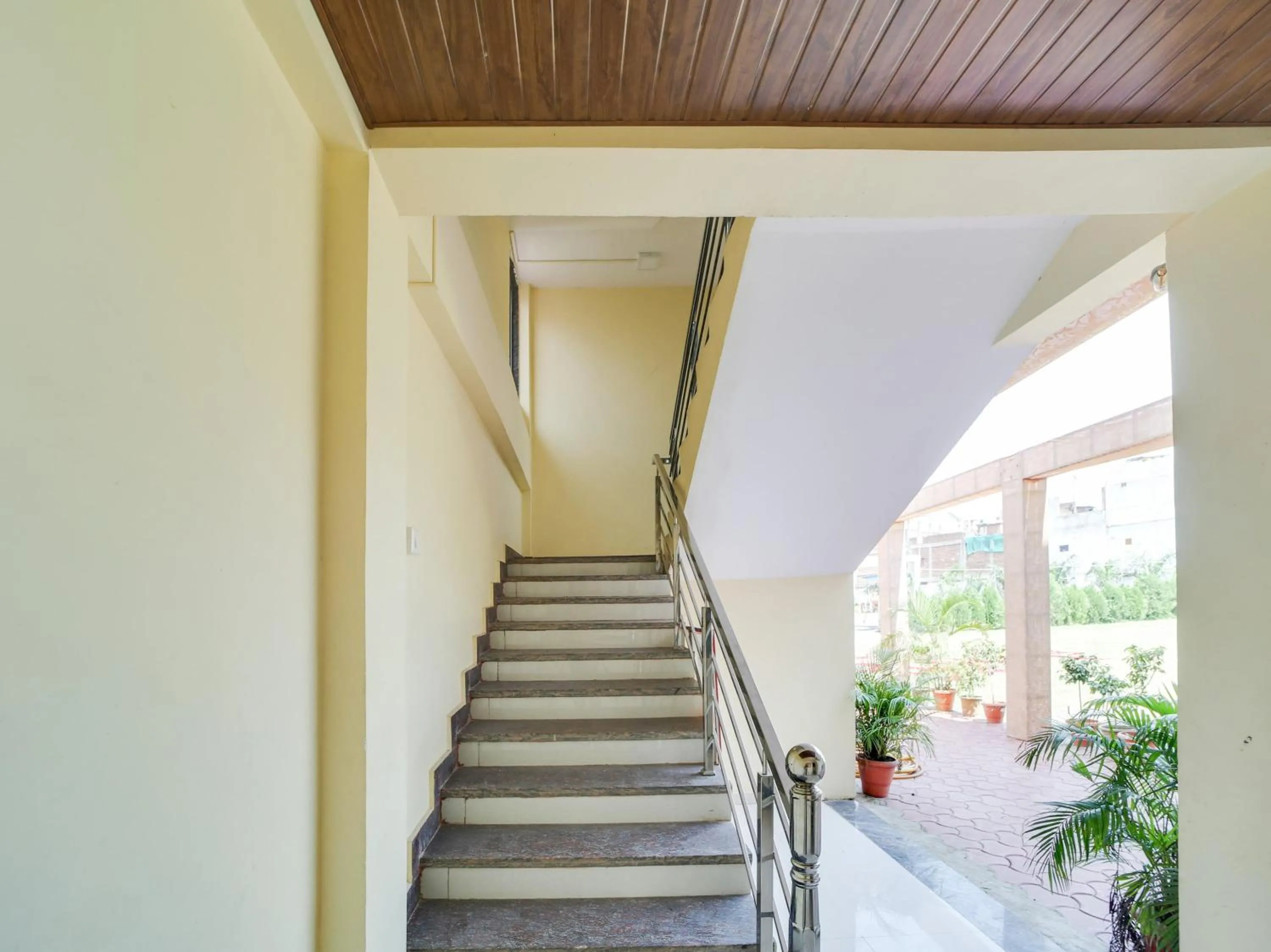 Lobby or reception in Super Hotel O Lalit And Marriage Garden