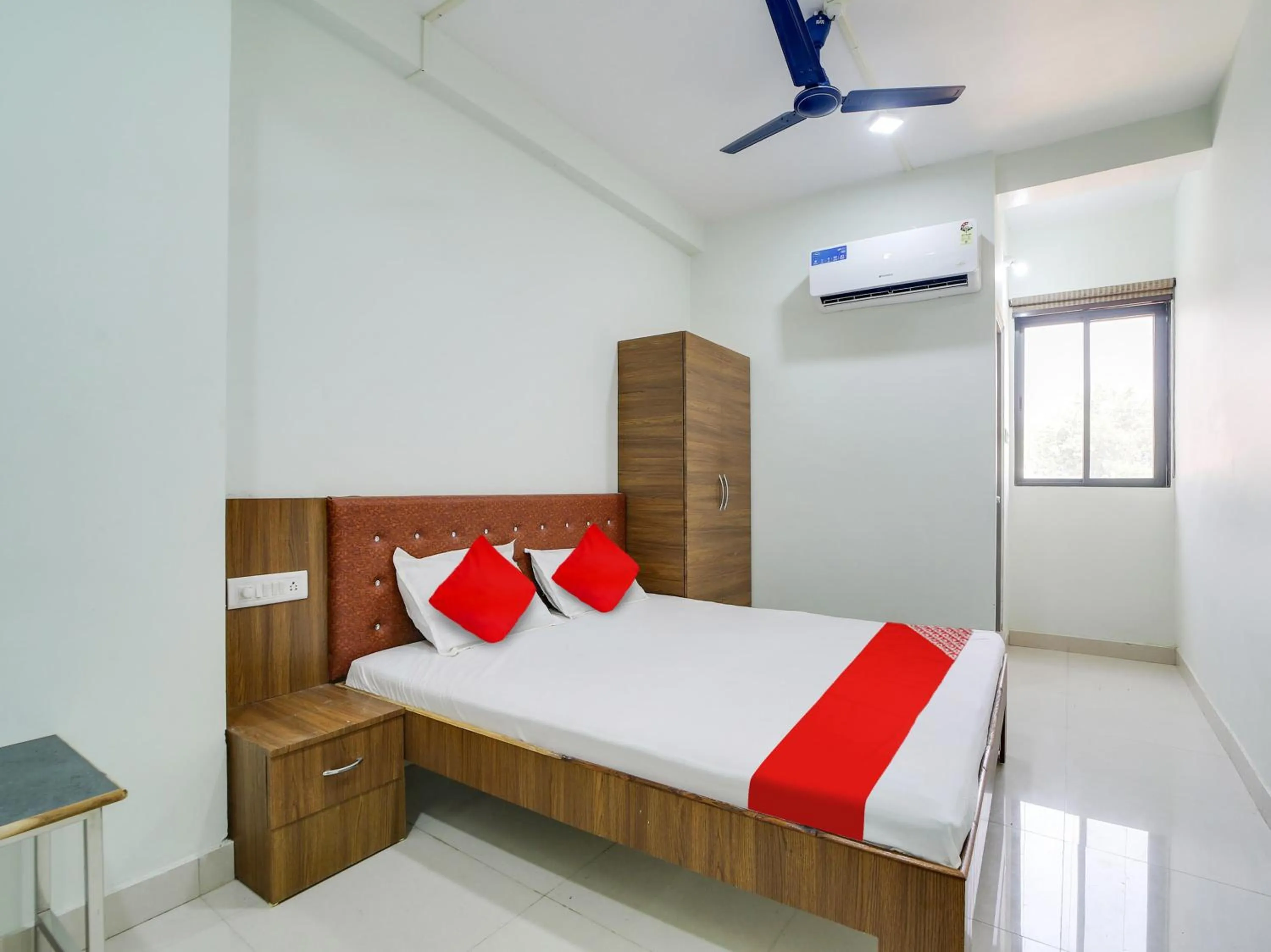 Bedroom in Super Hotel O Lalit And Marriage Garden