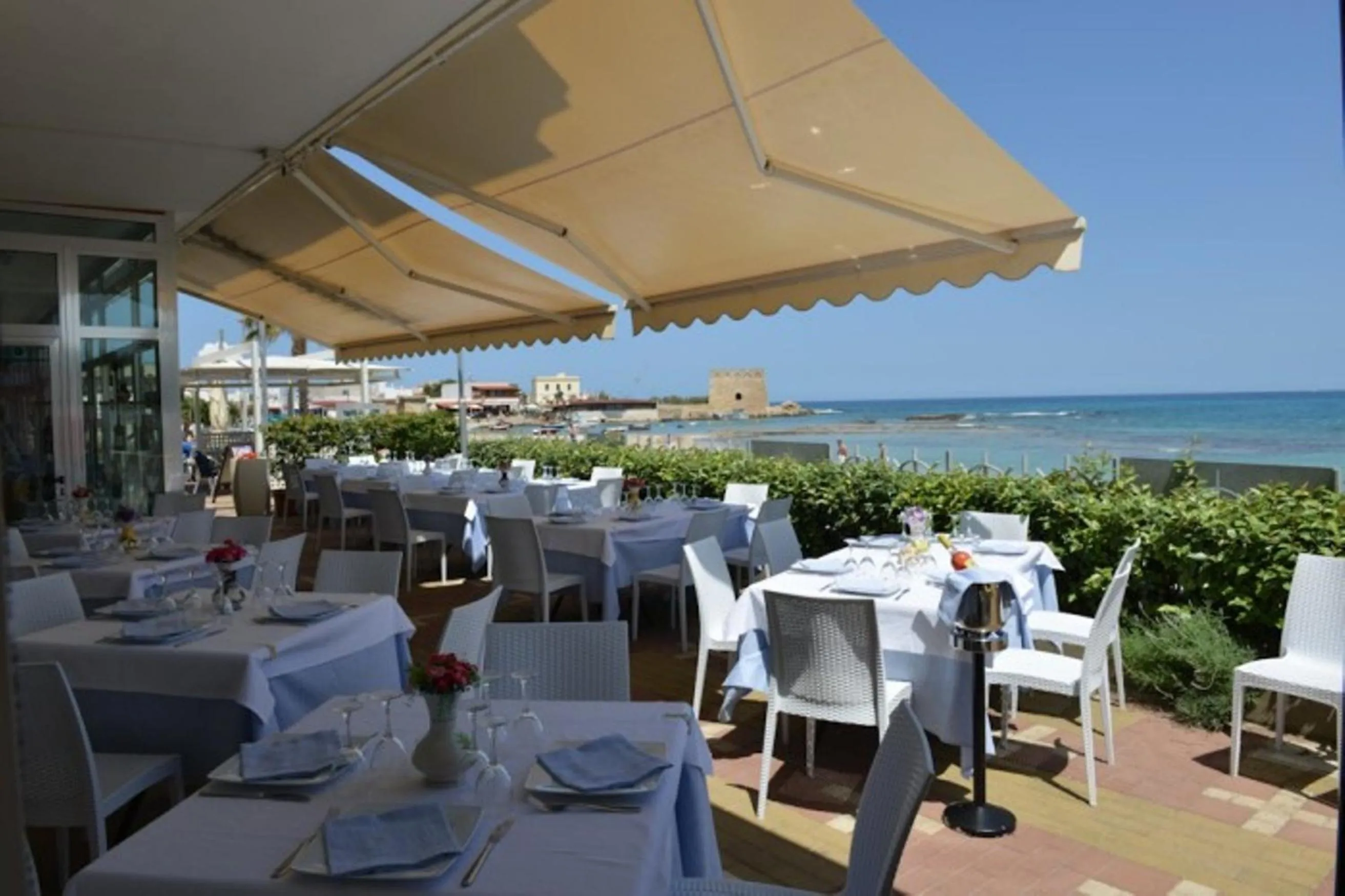 Restaurant/places to eat in Hotel Mirage