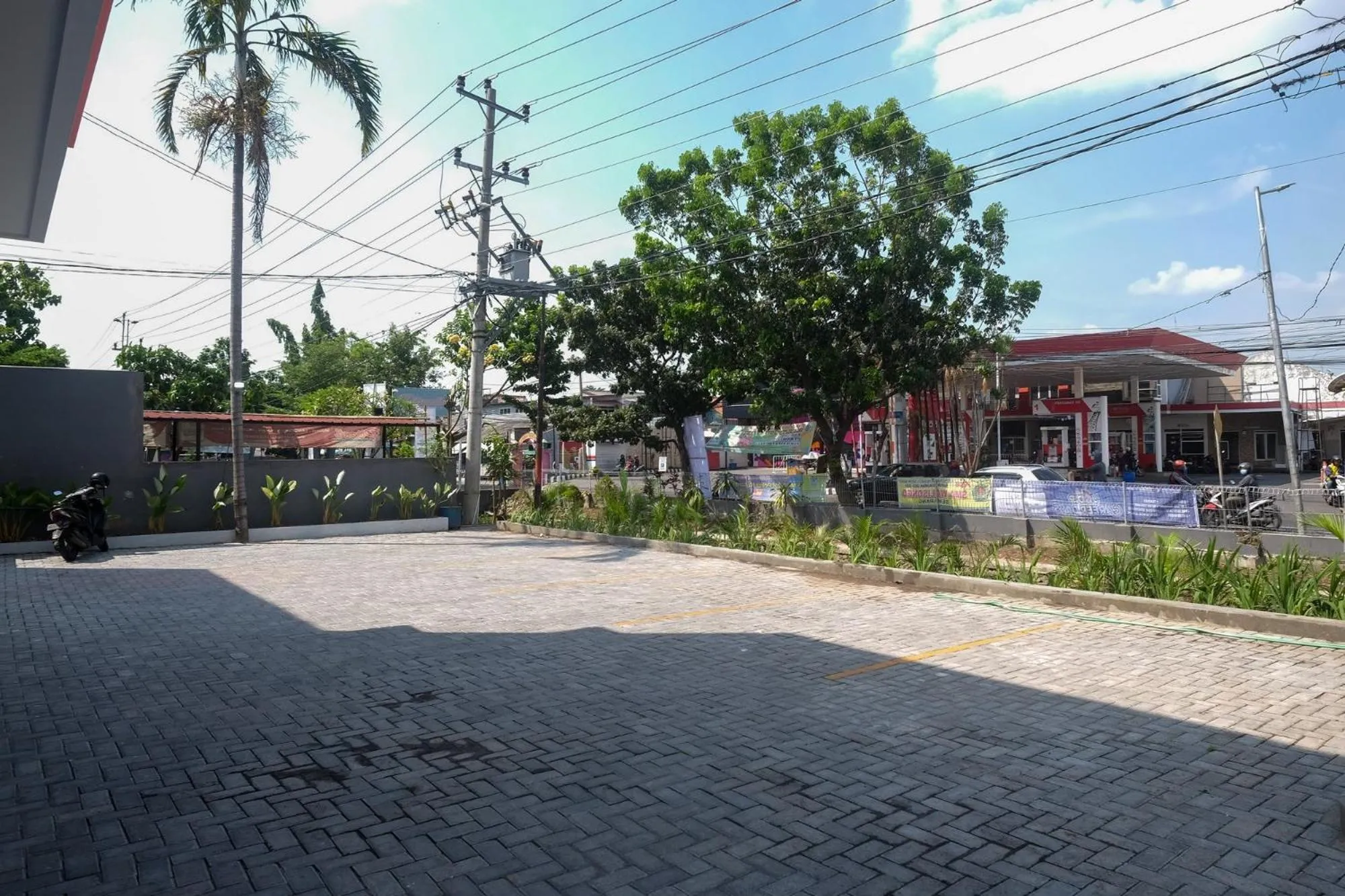 Property building in Sans Hotel Aurum Majapahit Semarang