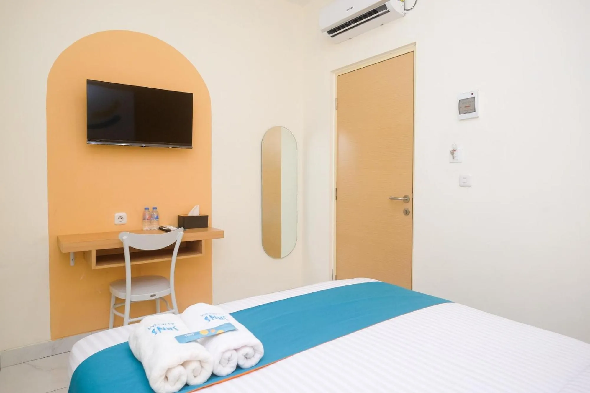 Bed in Sans Hotel Aurum Majapahit Semarang