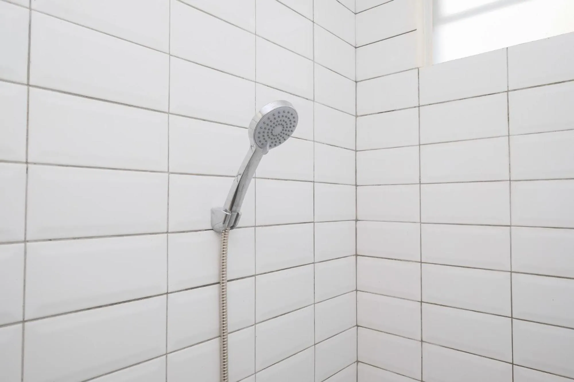 Shower in Sans Hotel Aurum Majapahit Semarang