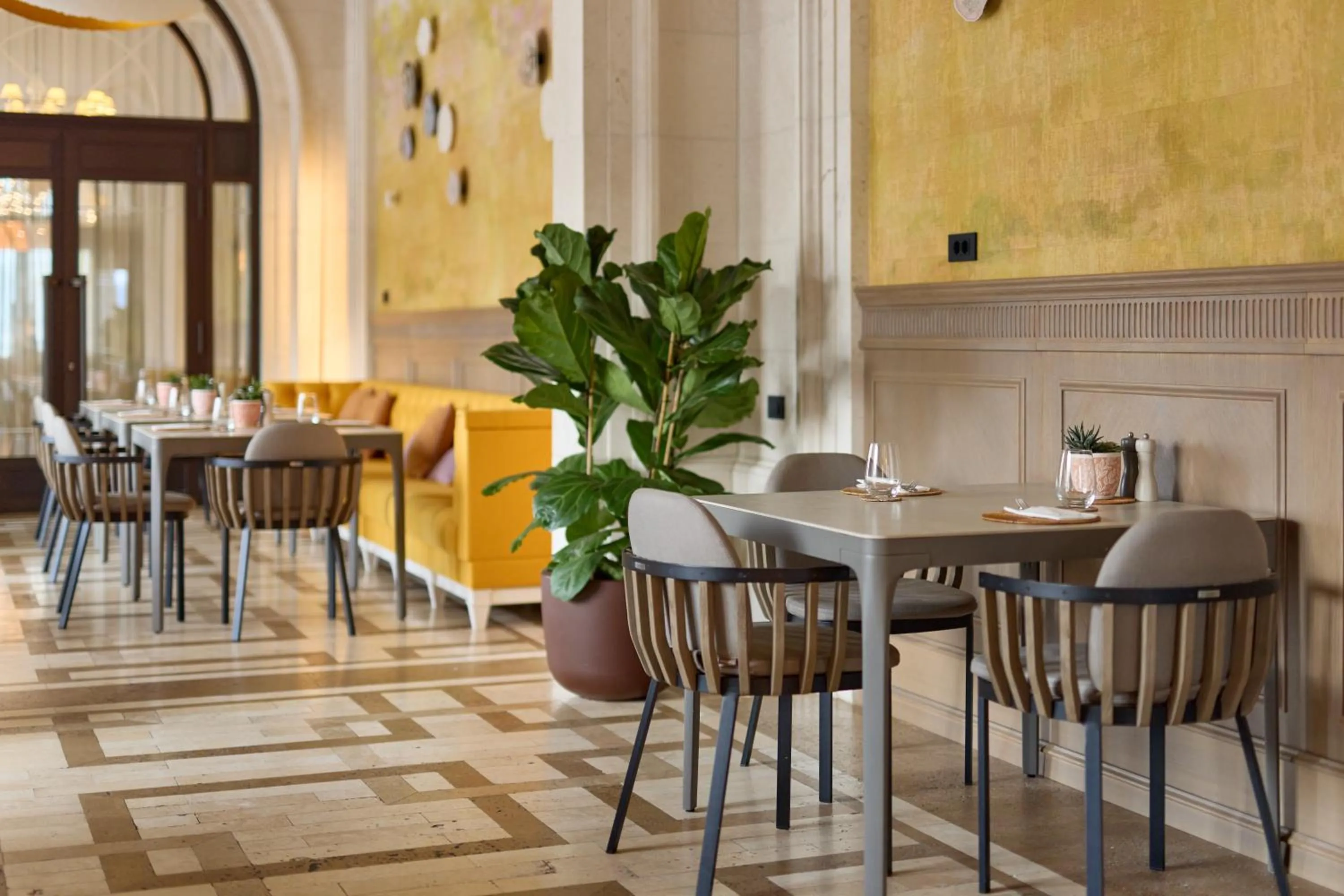 Restaurant/places to eat in Regent Porto Montenegro