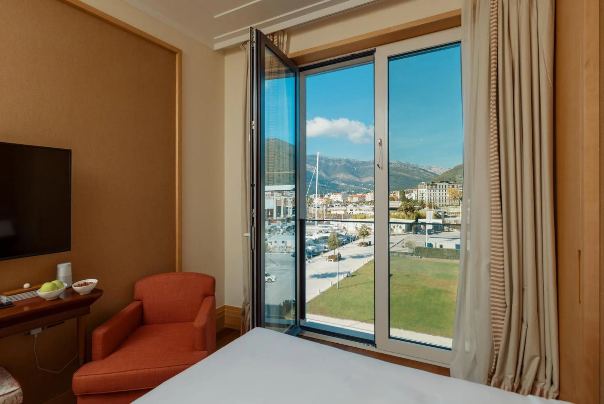 Photo of the whole room, Bed in Regent Porto Montenegro
