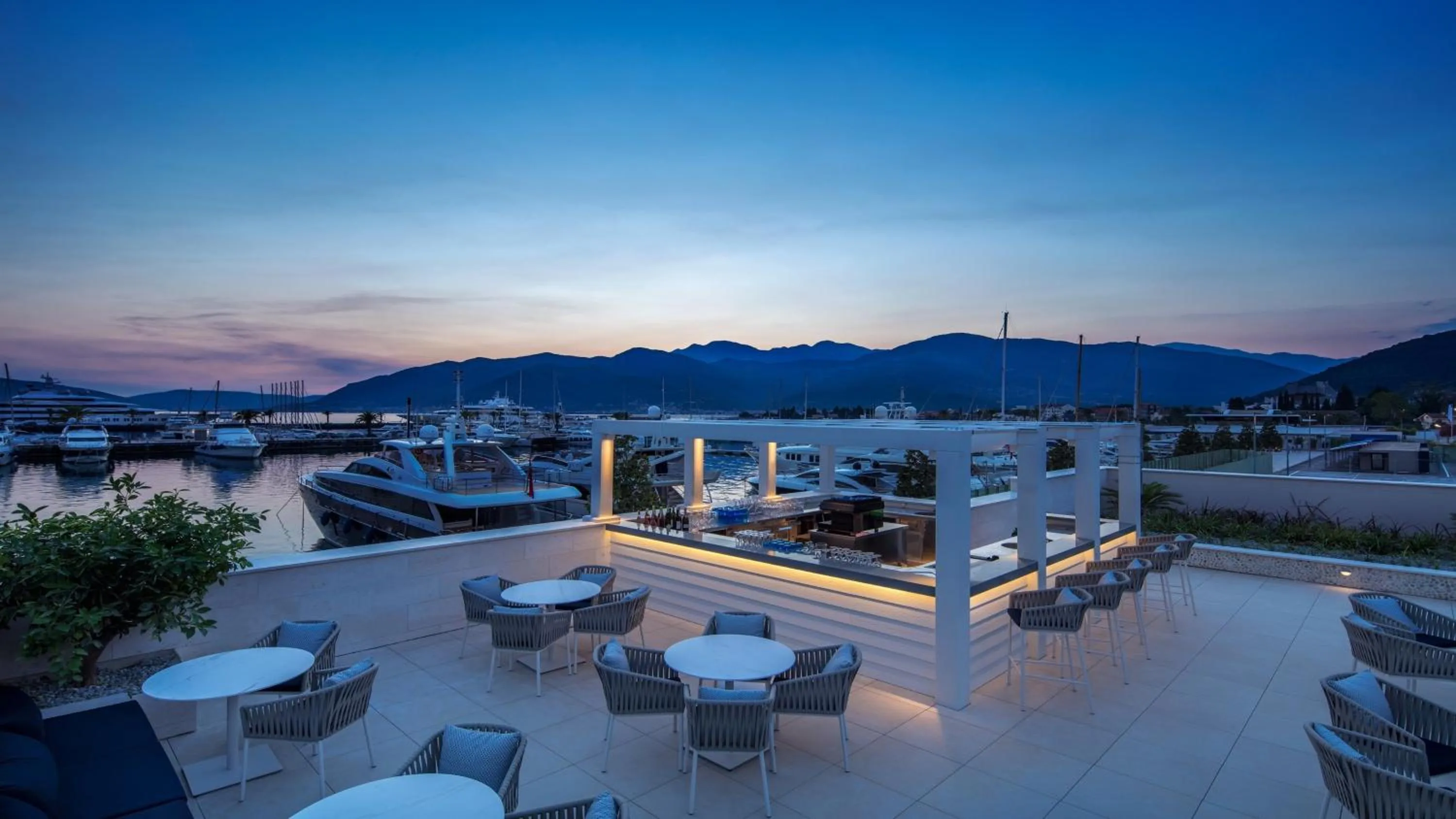 Lounge or bar in Regent Porto Montenegro