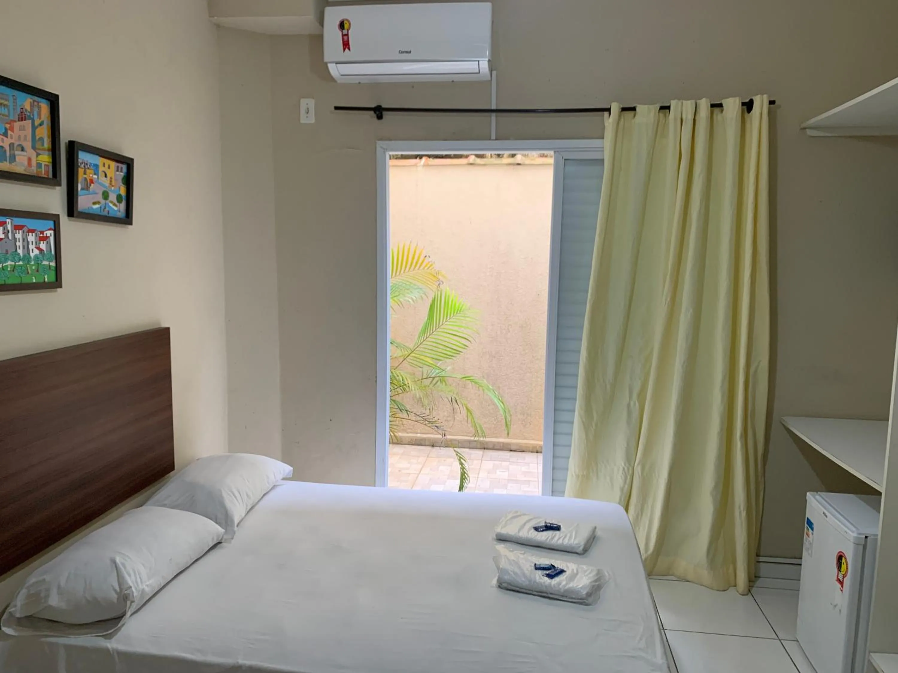 Bedroom, Bed in Hotel e Pousada Areia da Praia