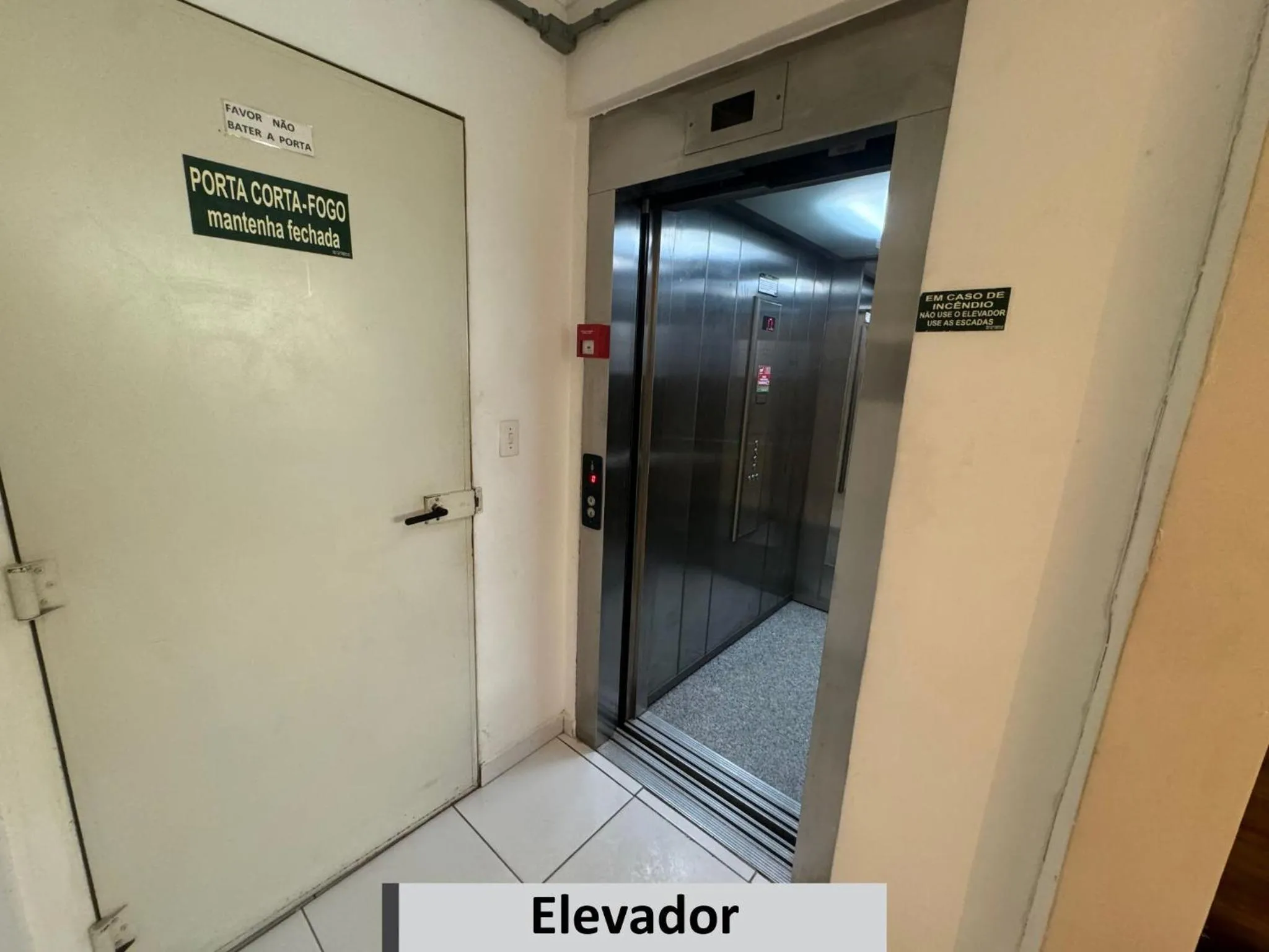 elevator in Hotel e Pousada Areia da Praia