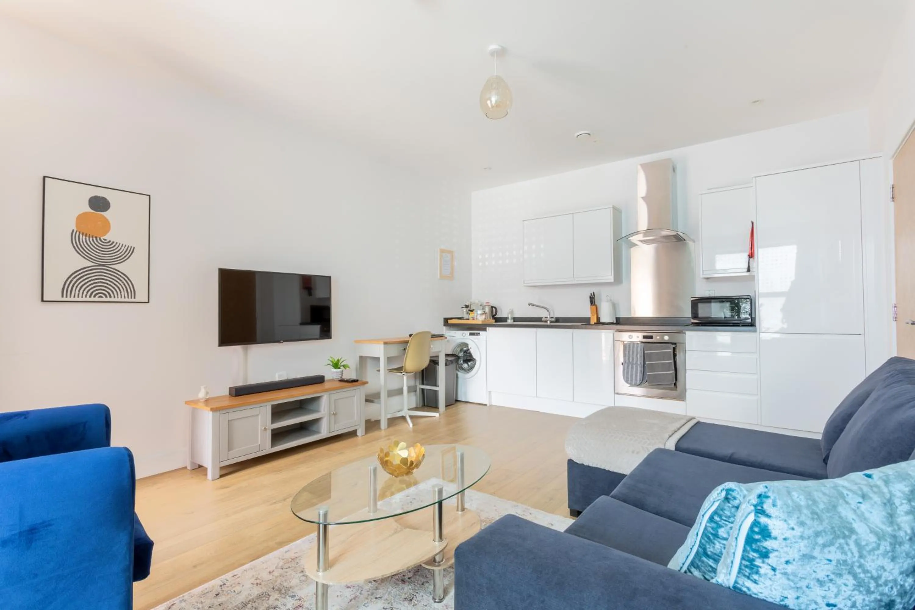 1 Bed Apartment - Redhill Central, Surrey, Gatwick #1