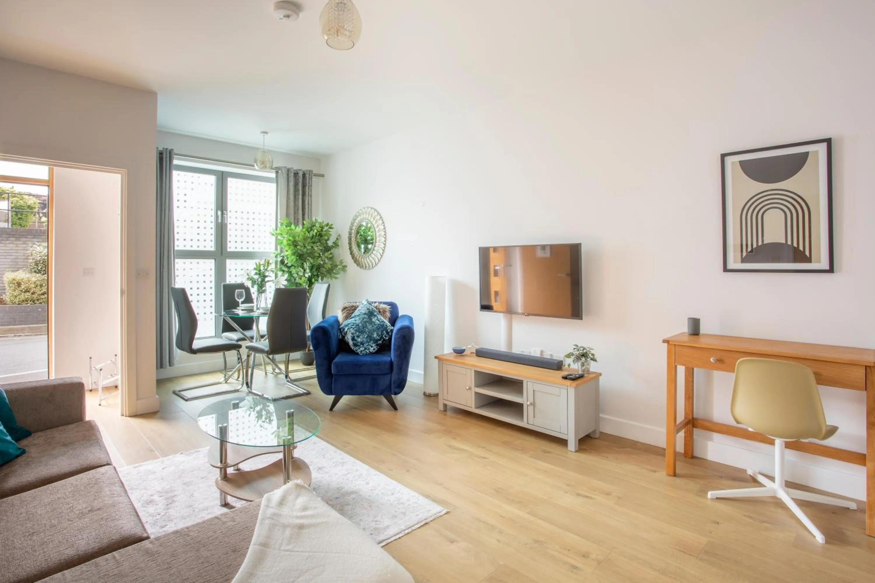 1 Bed Apartment - Redhill Central, Surrey, Gatwick #1