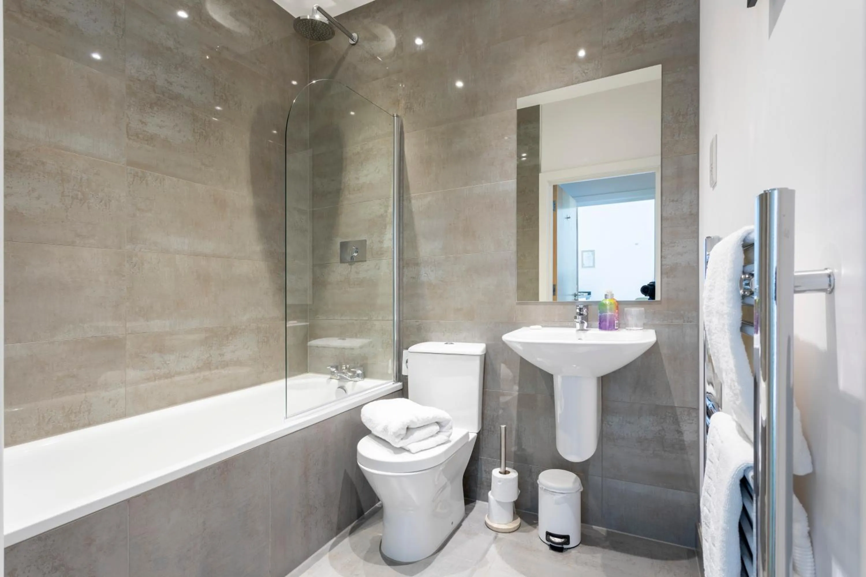 1 Bed Apartment - Redhill Central, Surrey, Gatwick #1