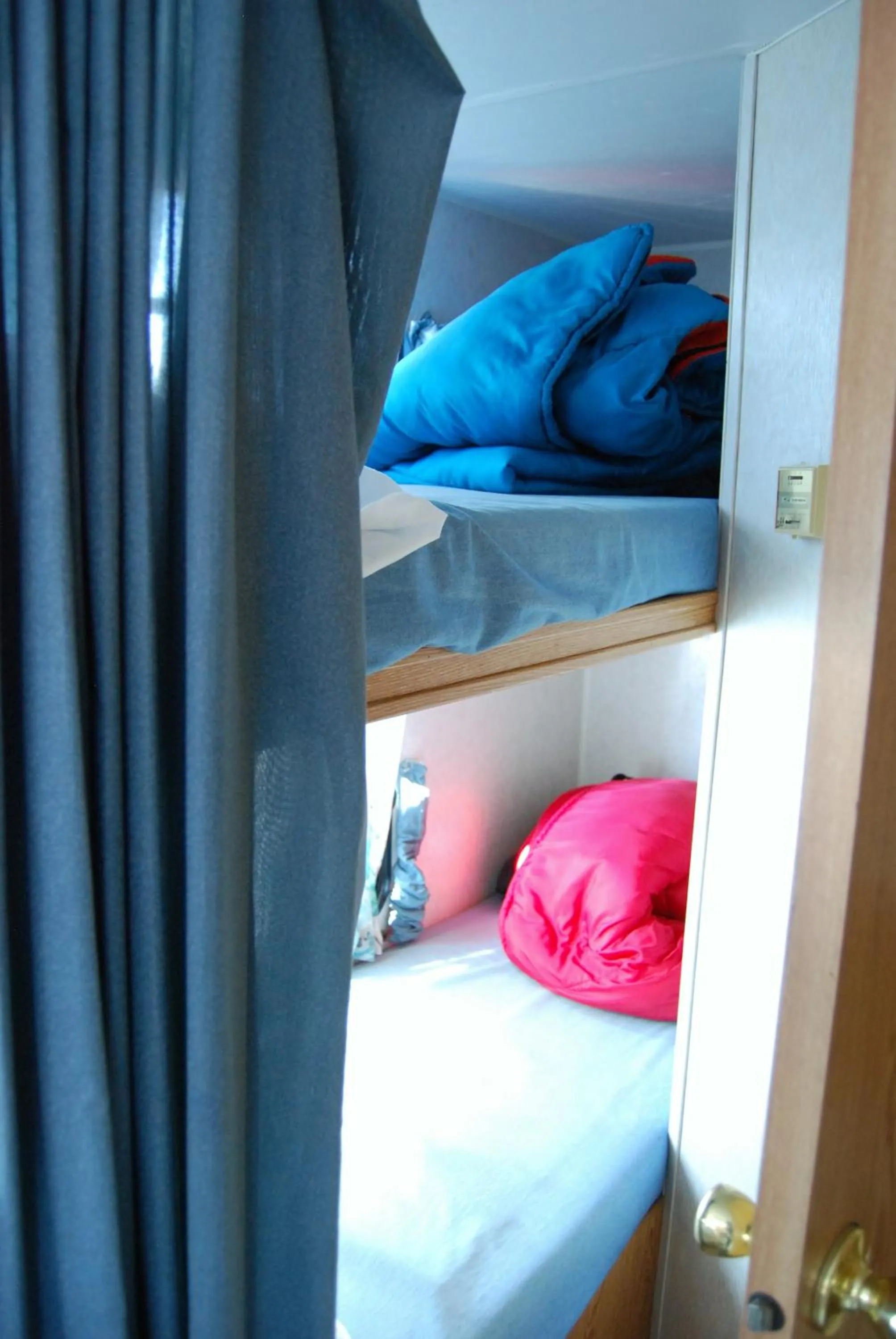 bunk bed in Redwood Motel