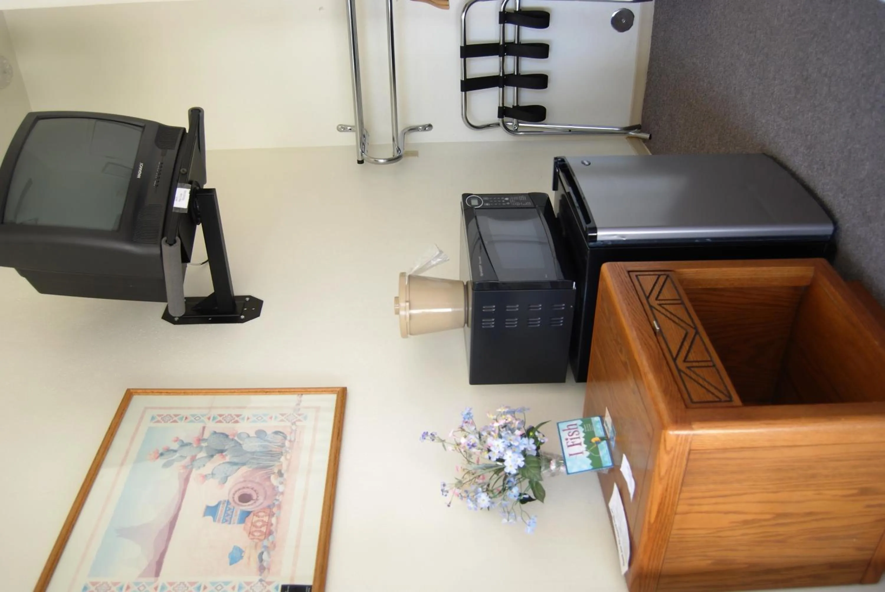 TV and multimedia in Redwood Motel