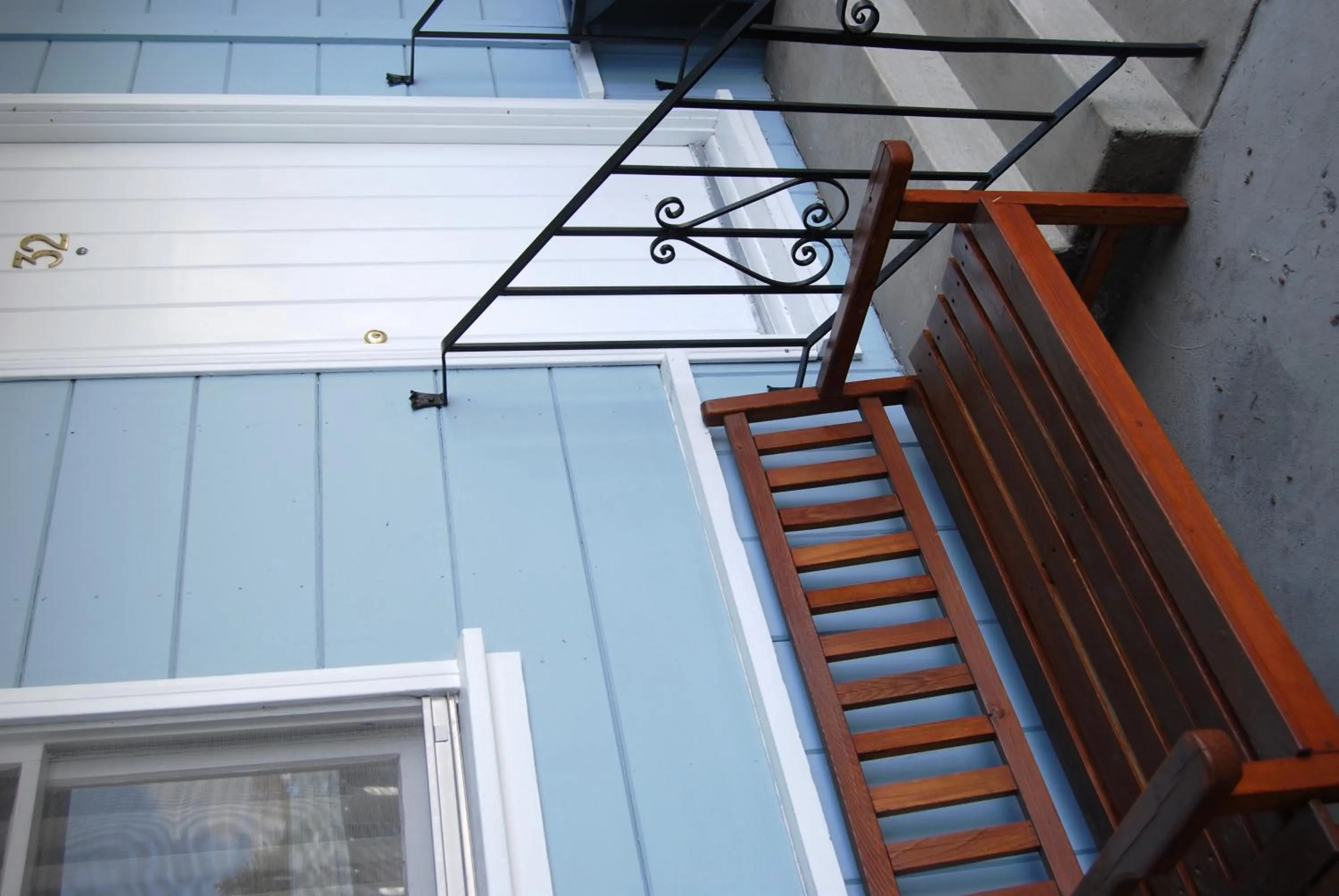 Facade/entrance in Redwood Motel