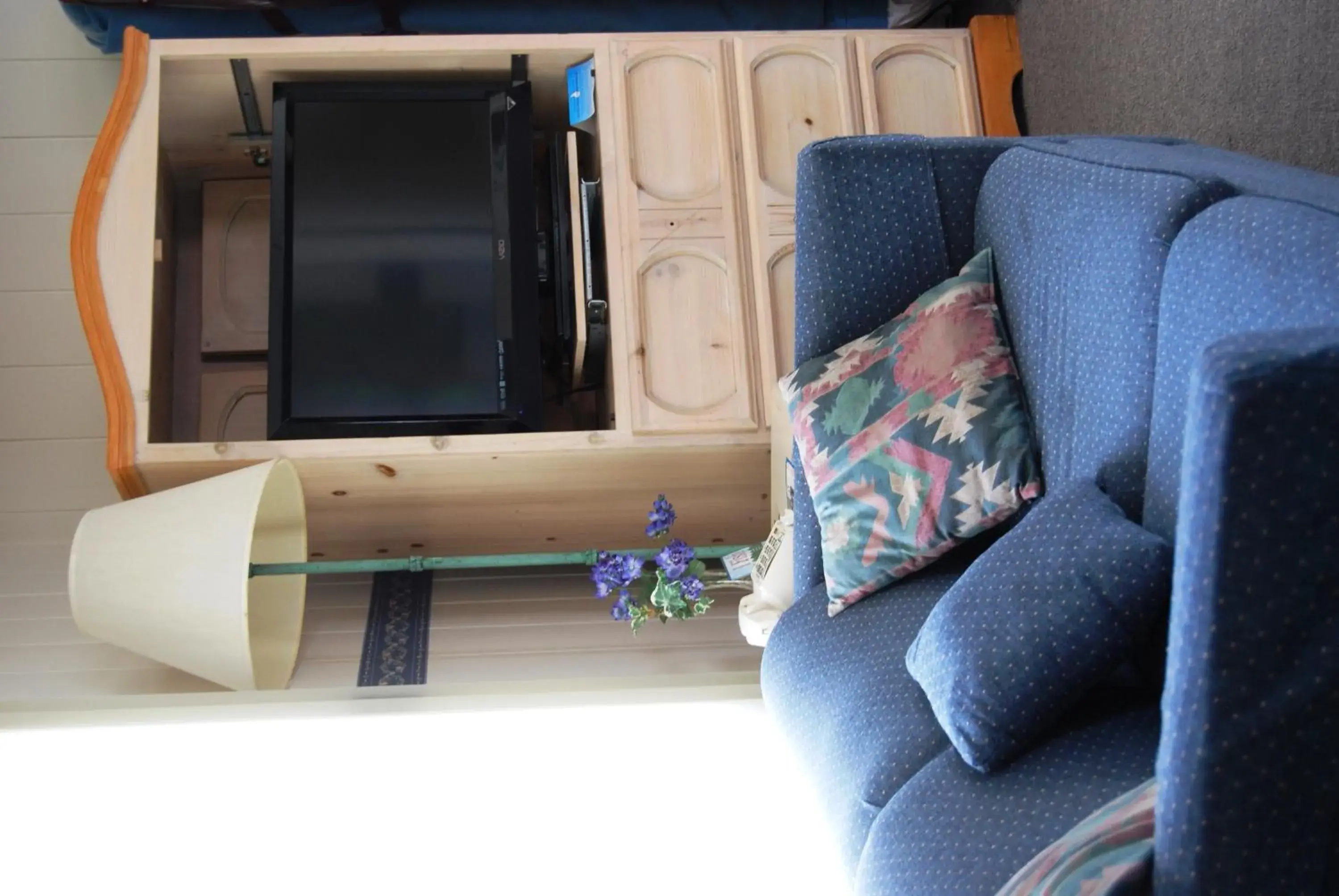 Corner Suite in Redwood Motel Corner Suite in Redwood Motel