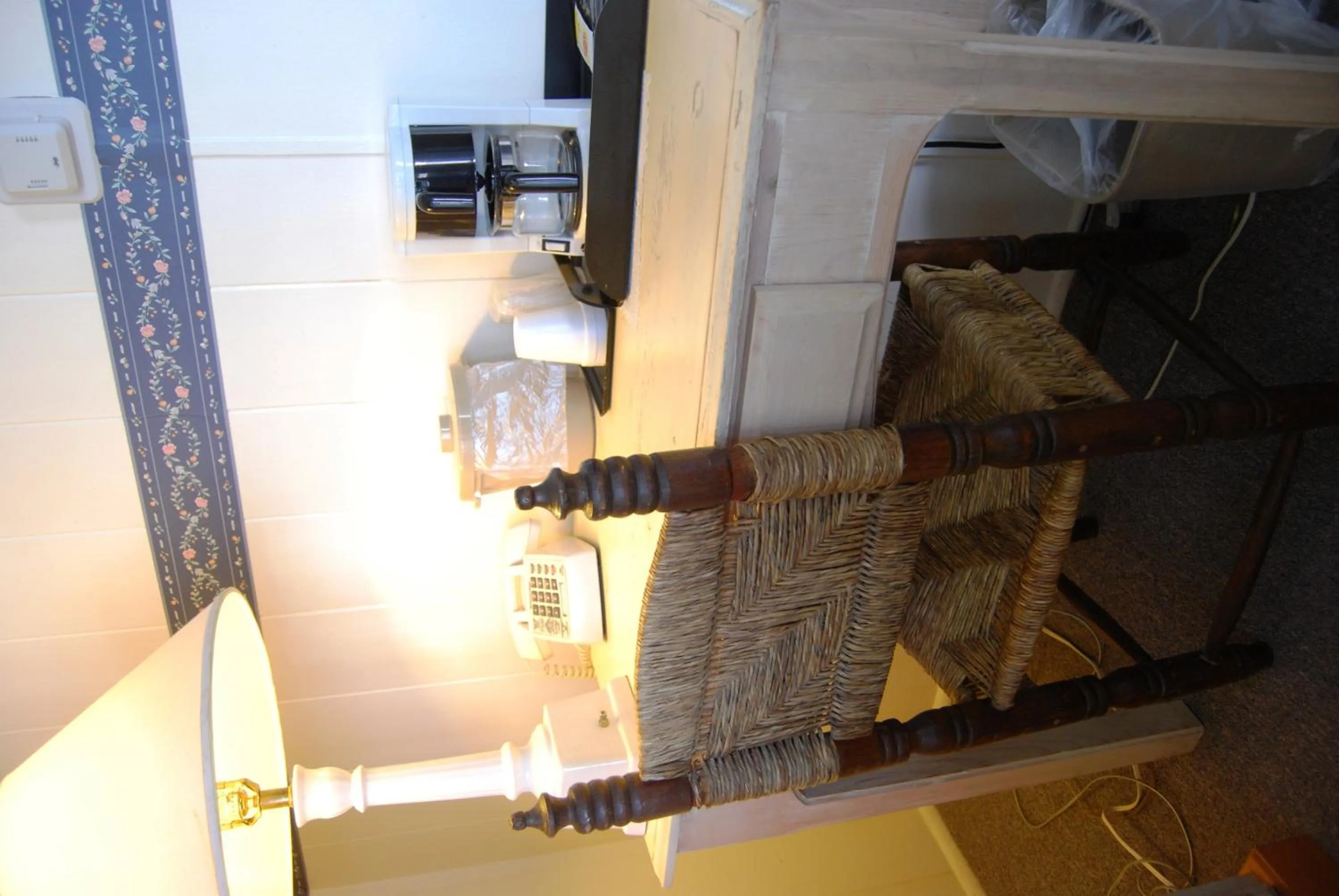 Seating area in Redwood Motel