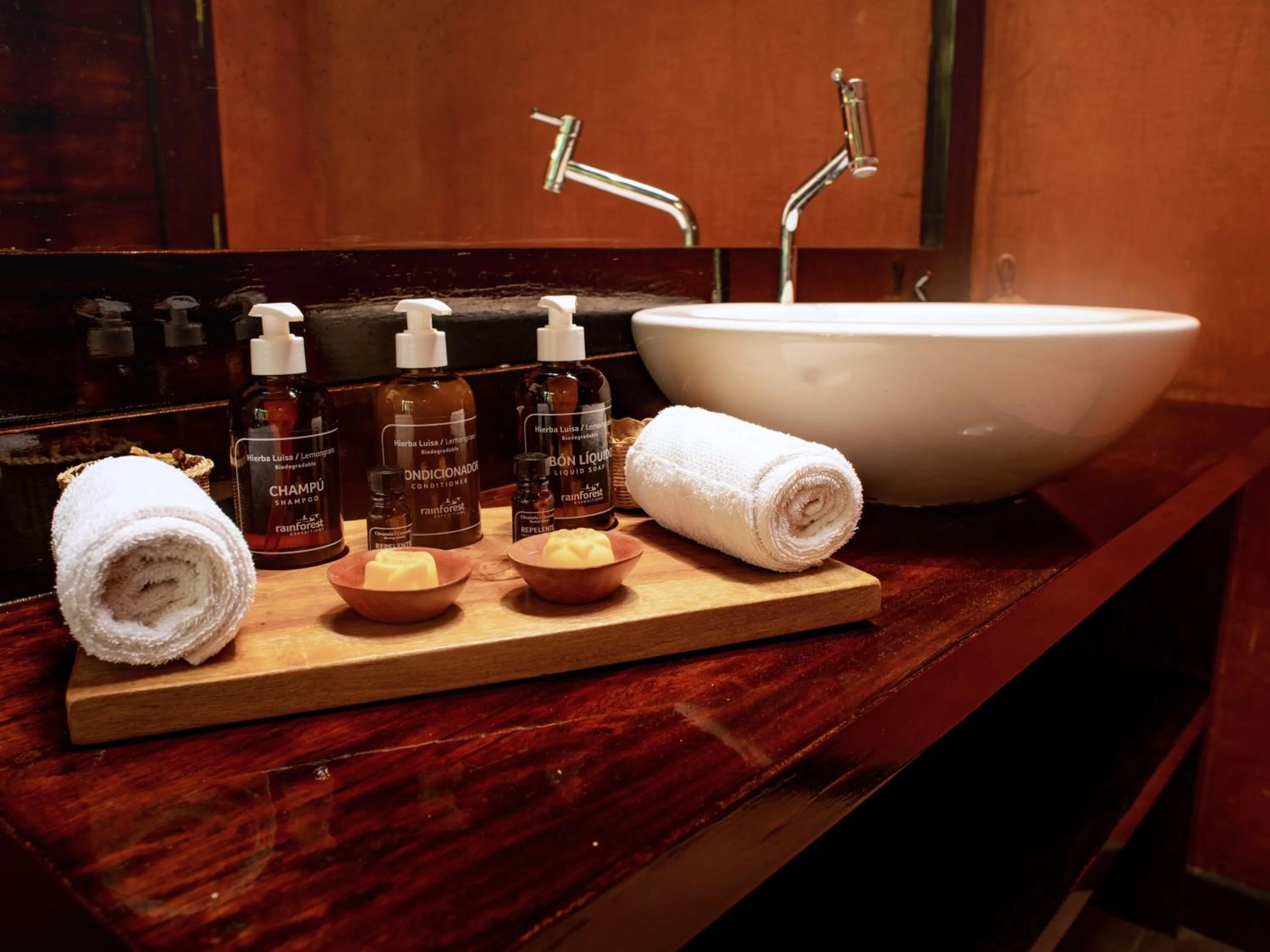 Bathroom in Refugio Amazonas Lodge