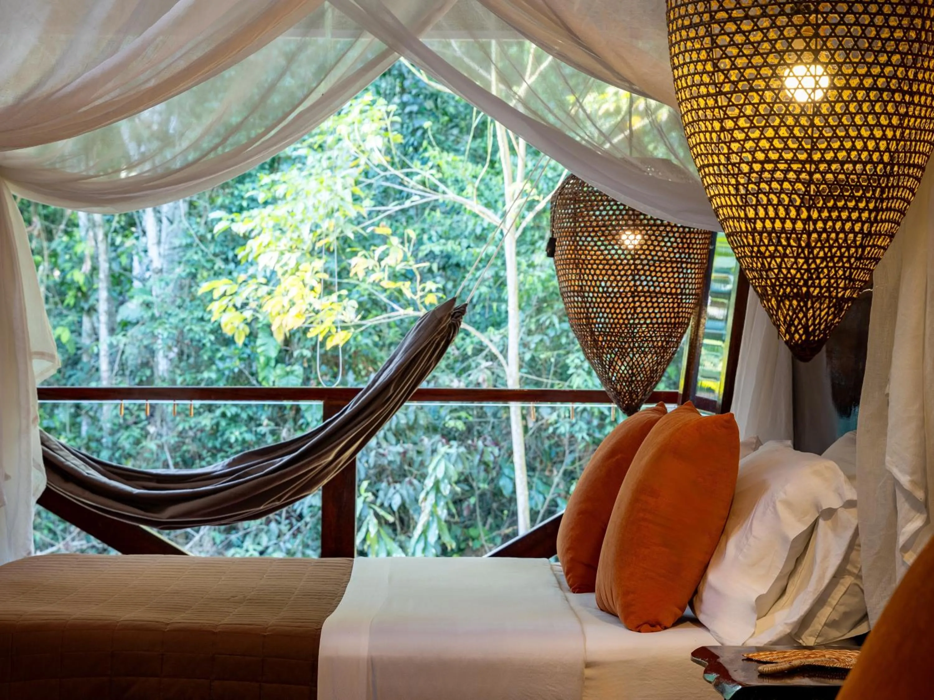 Bed in Refugio Amazonas Lodge