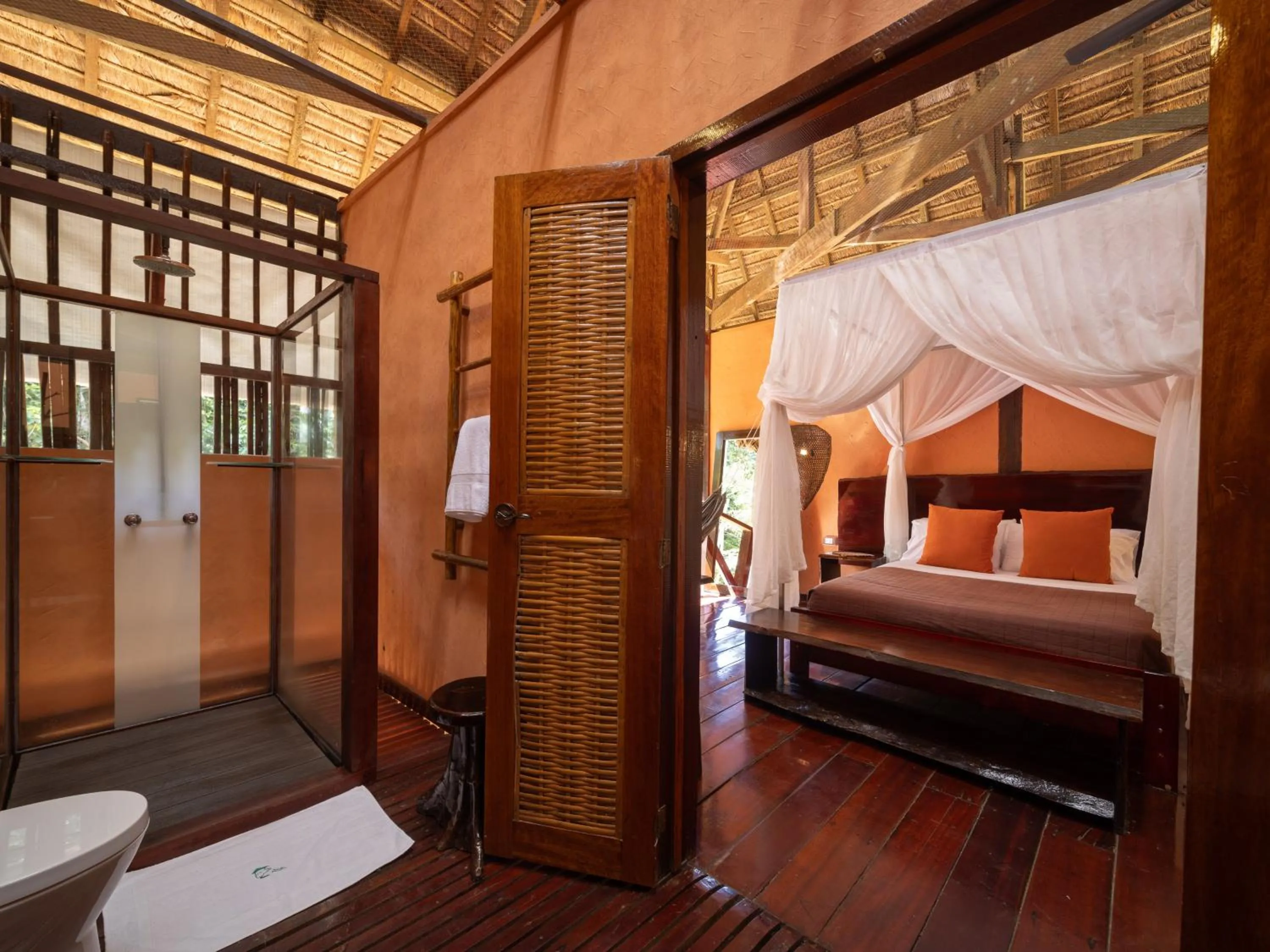 Shower, Bed in Refugio Amazonas Lodge