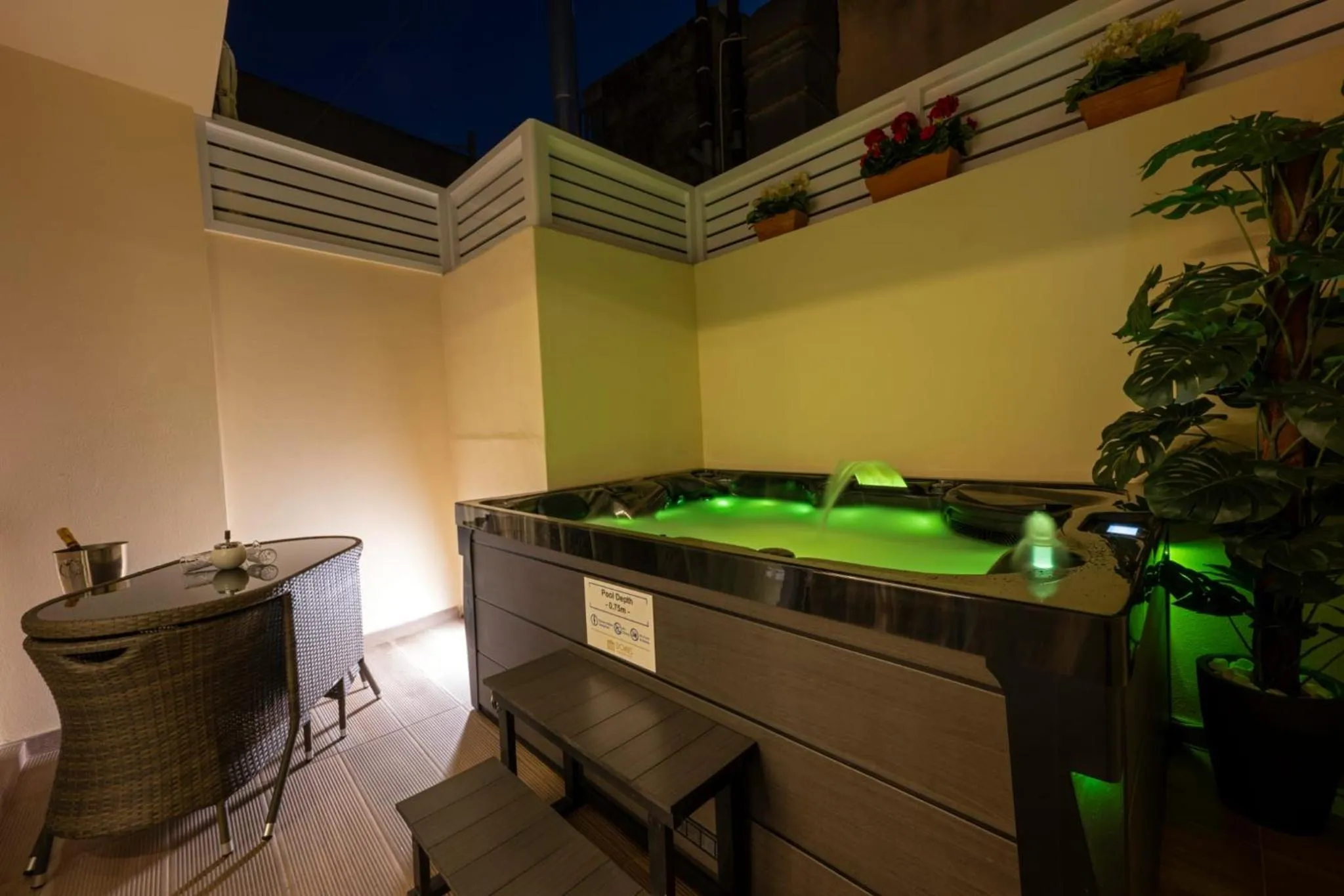 Hot Tub in Domus Boutique Hotel