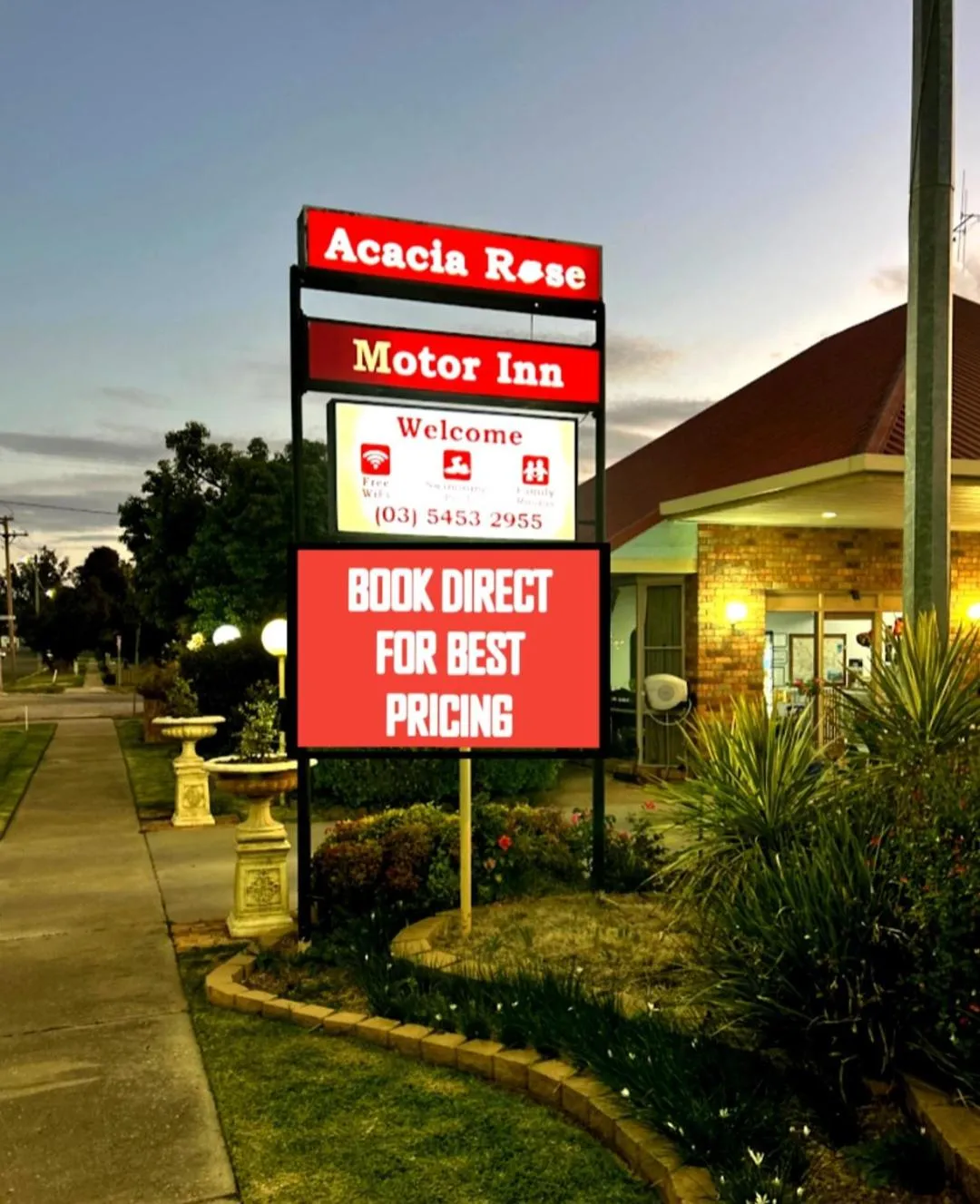 Property building in Acacia Rose Motor Inn