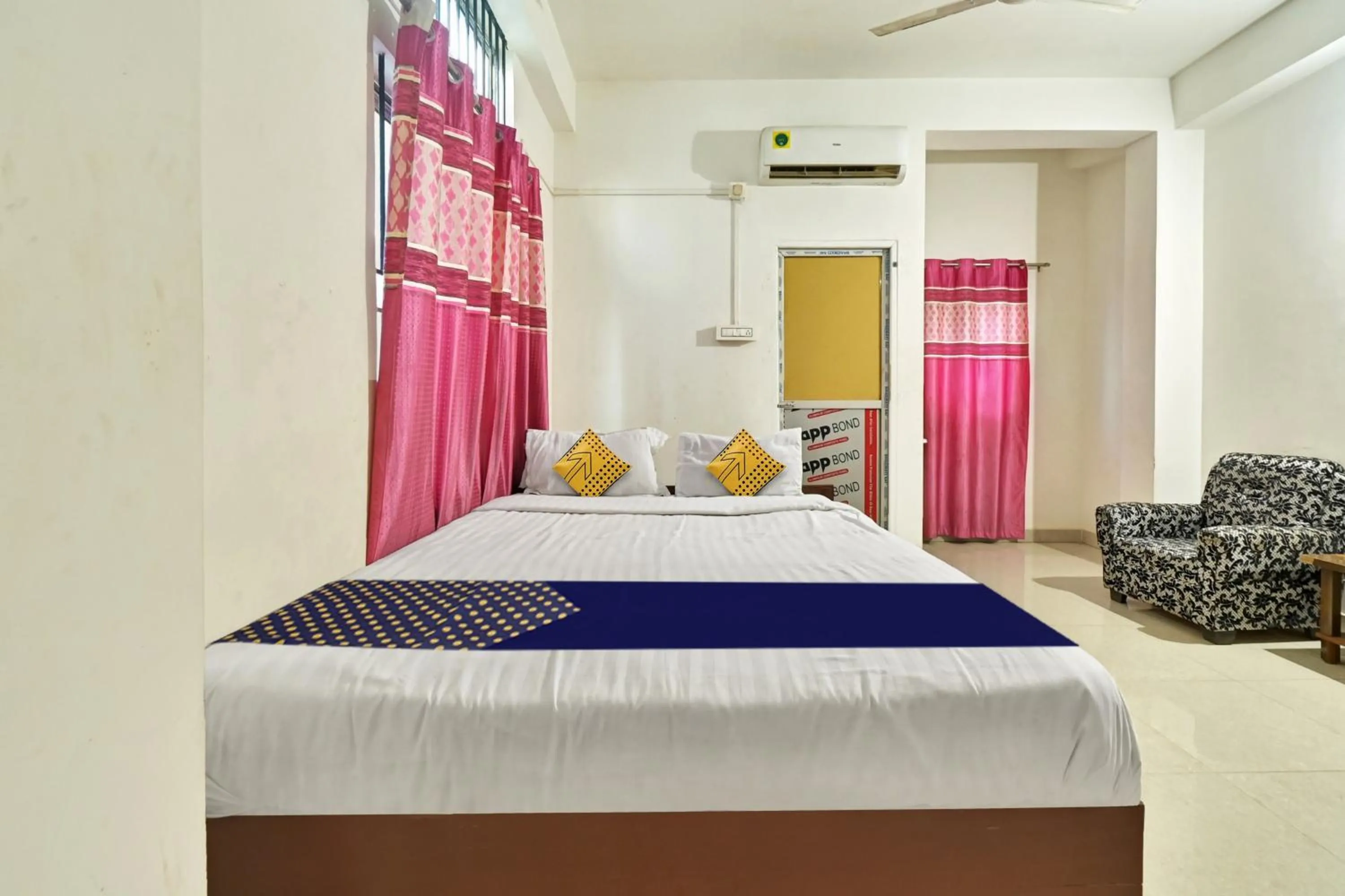 Bedroom, Bed in Hotel O Homely Residency