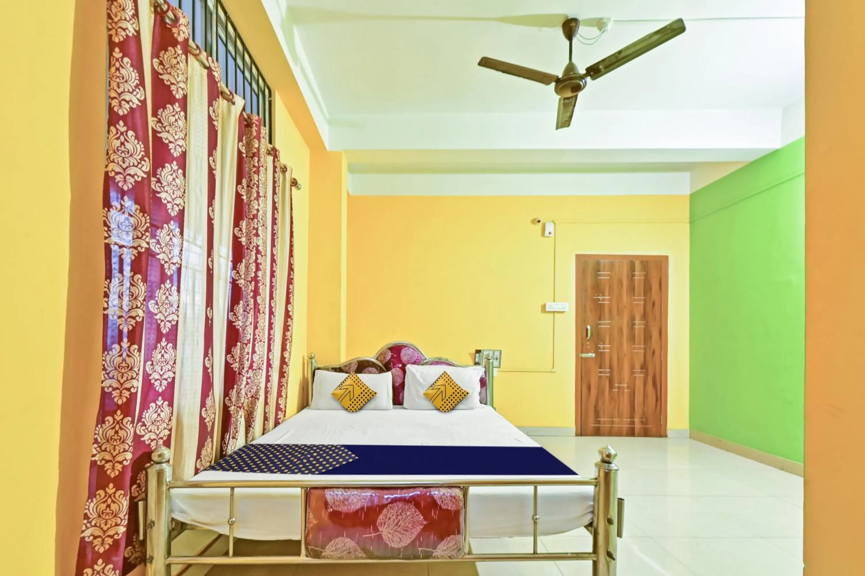 Facade/entrance, Bed in Hotel O Homely Residency