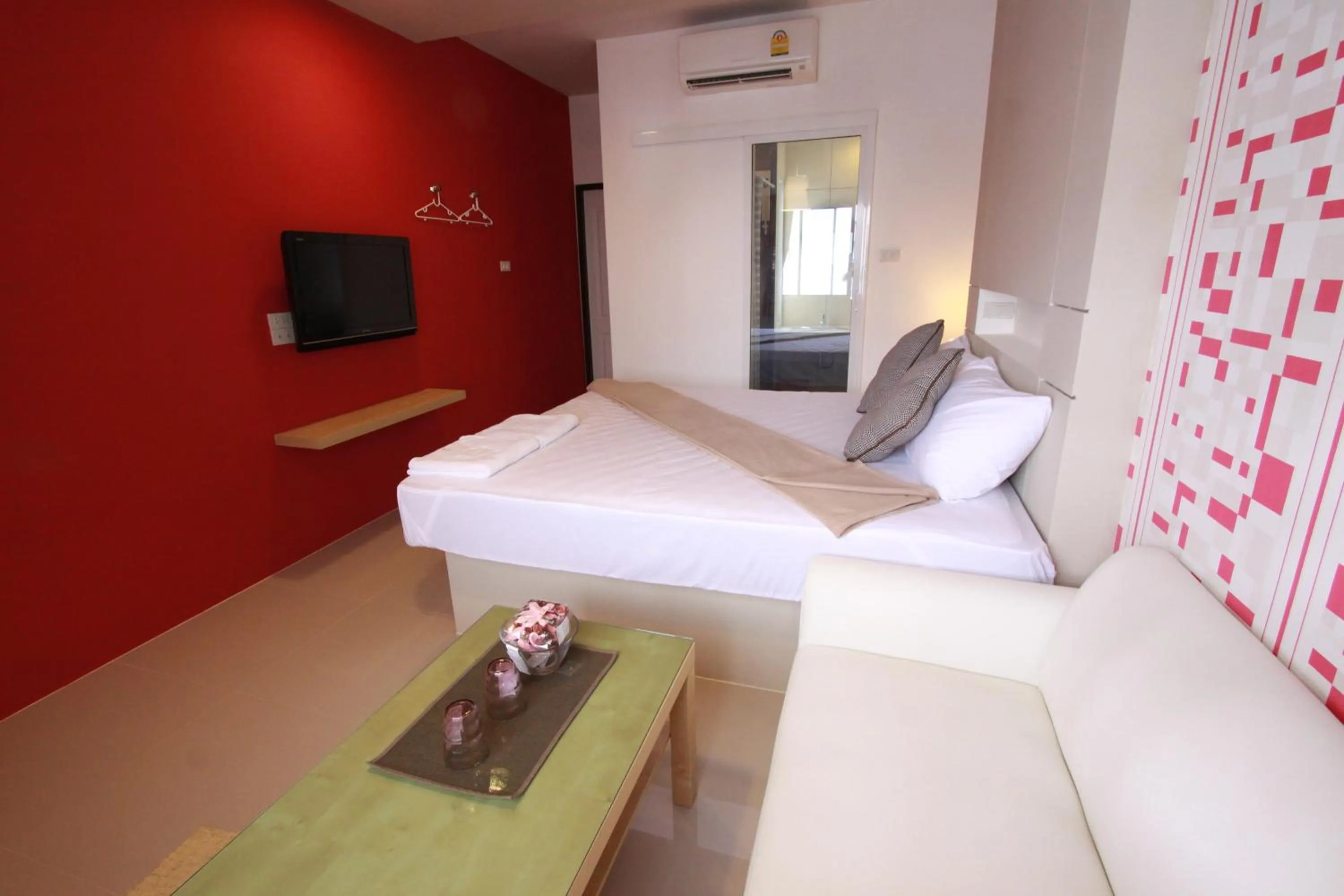 Photo of the whole room, Bed in Bearing 26 Hotel