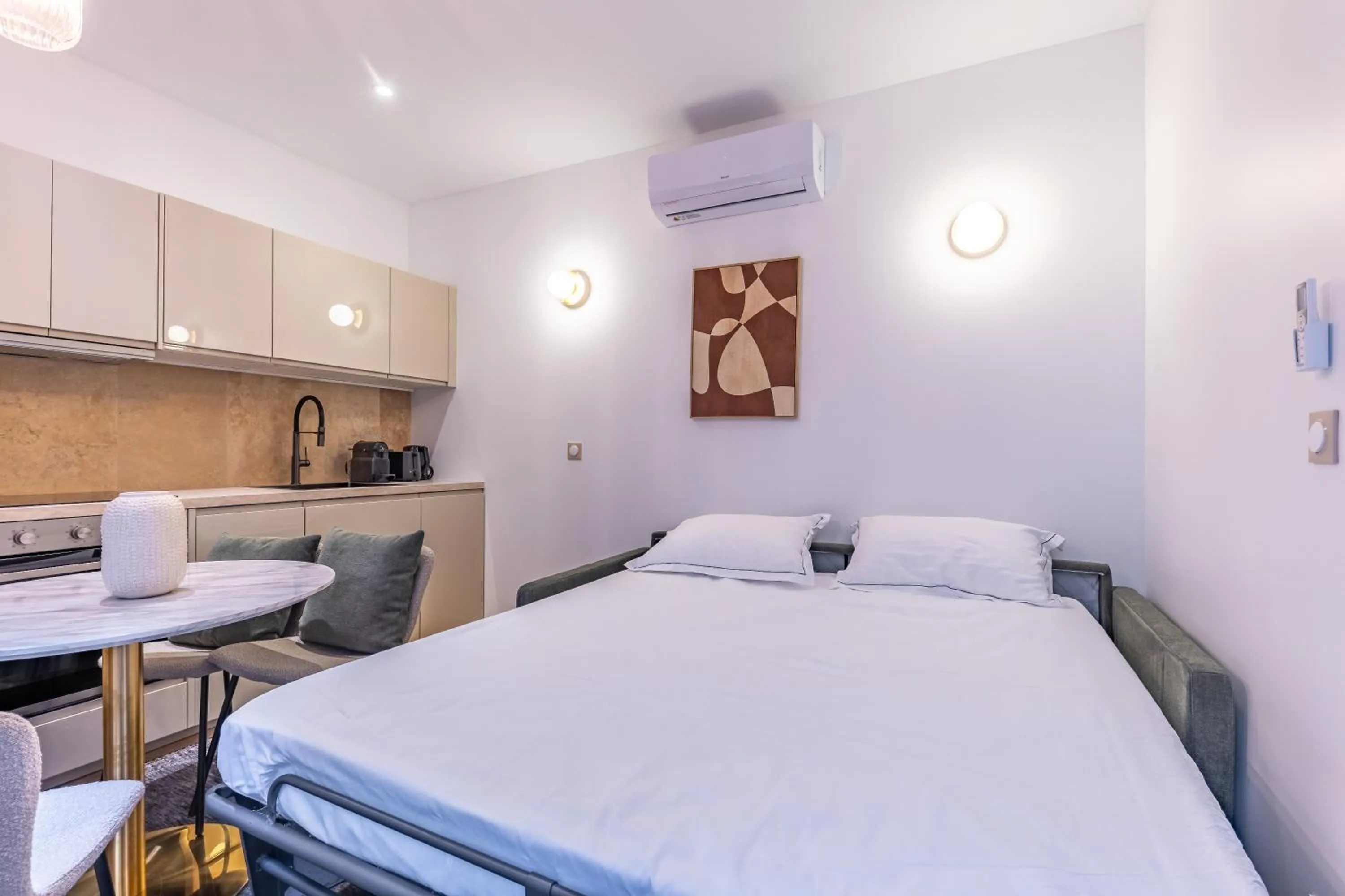 Bed in Quartier Libre Madeleine