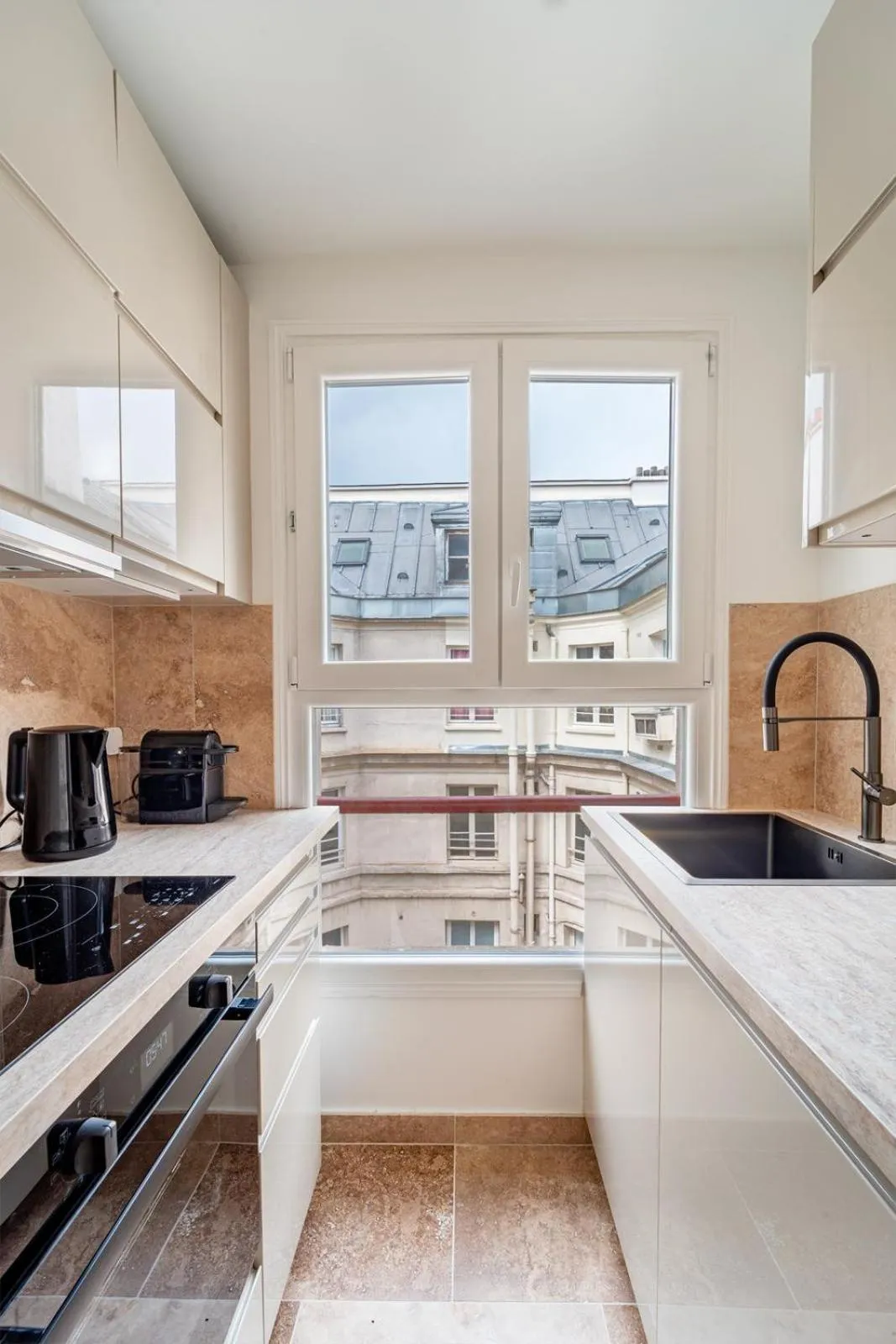 Kitchen or kitchenette in Quartier Libre Madeleine