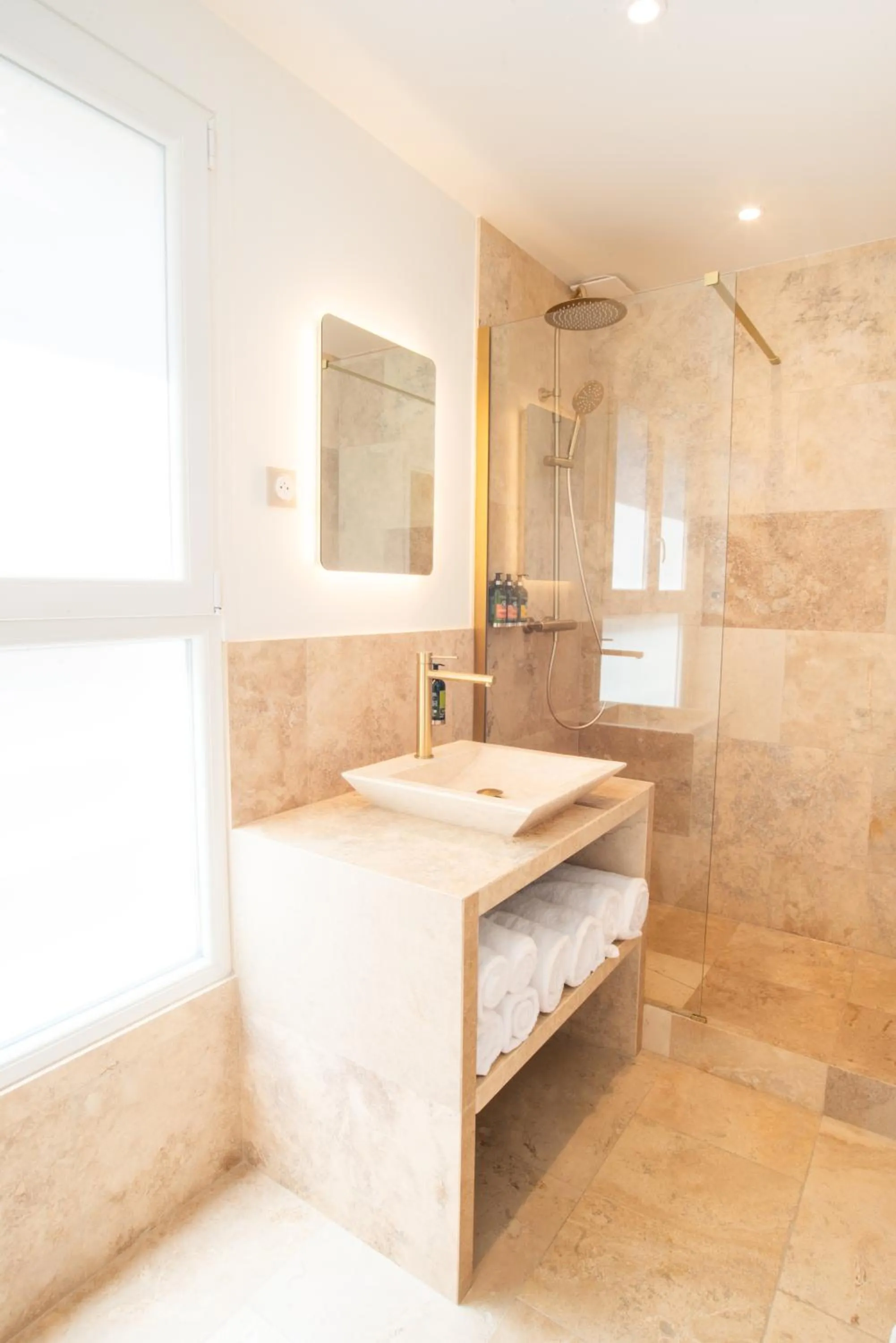 Bathroom in Quartier Libre Madeleine