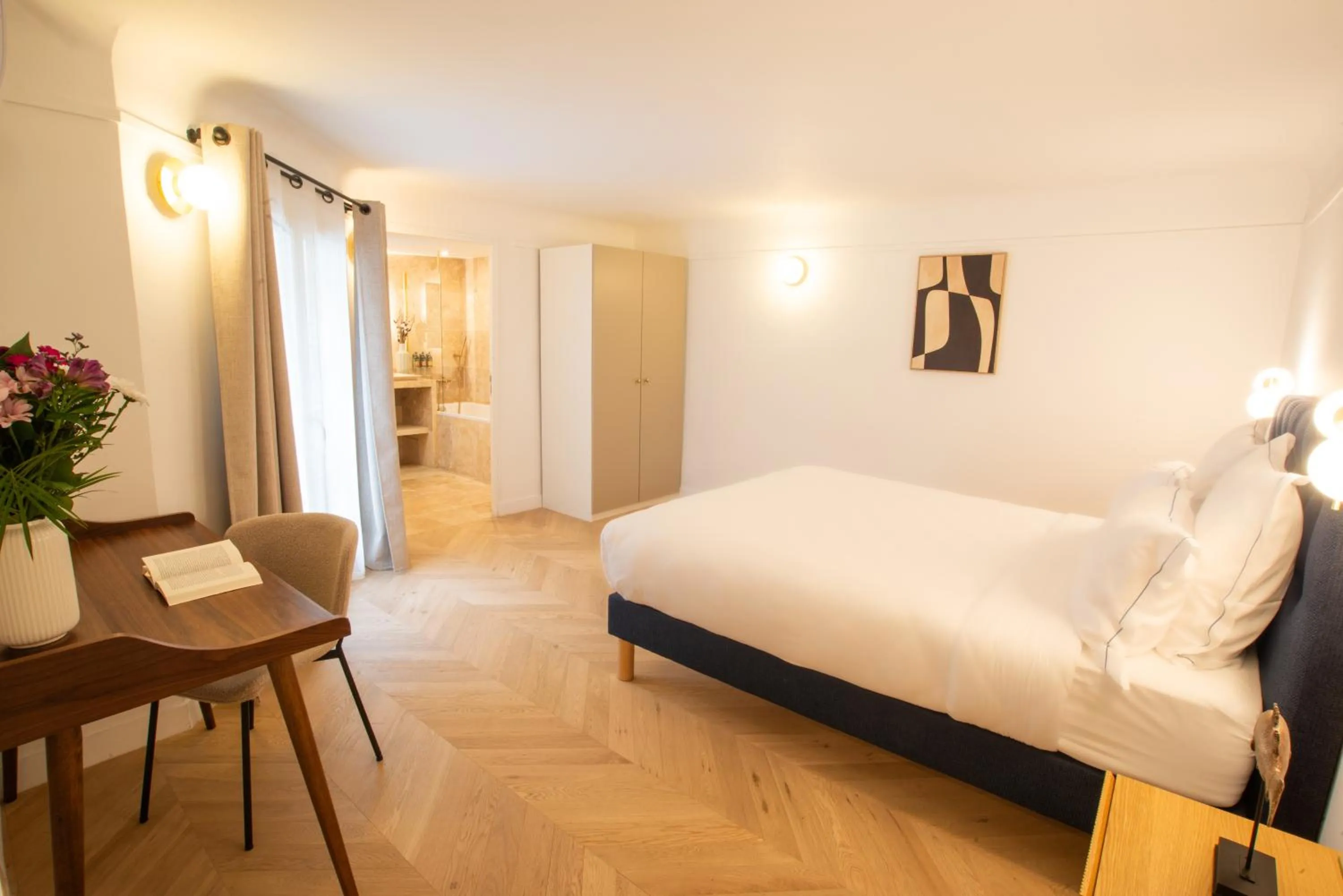 Bedroom, Bed in Quartier Libre Madeleine