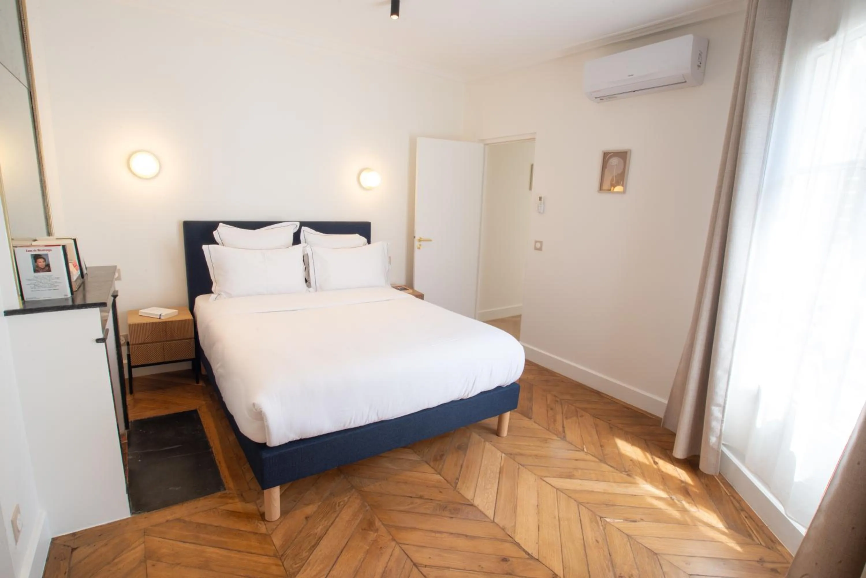 Bedroom, Bed in Quartier Libre Madeleine