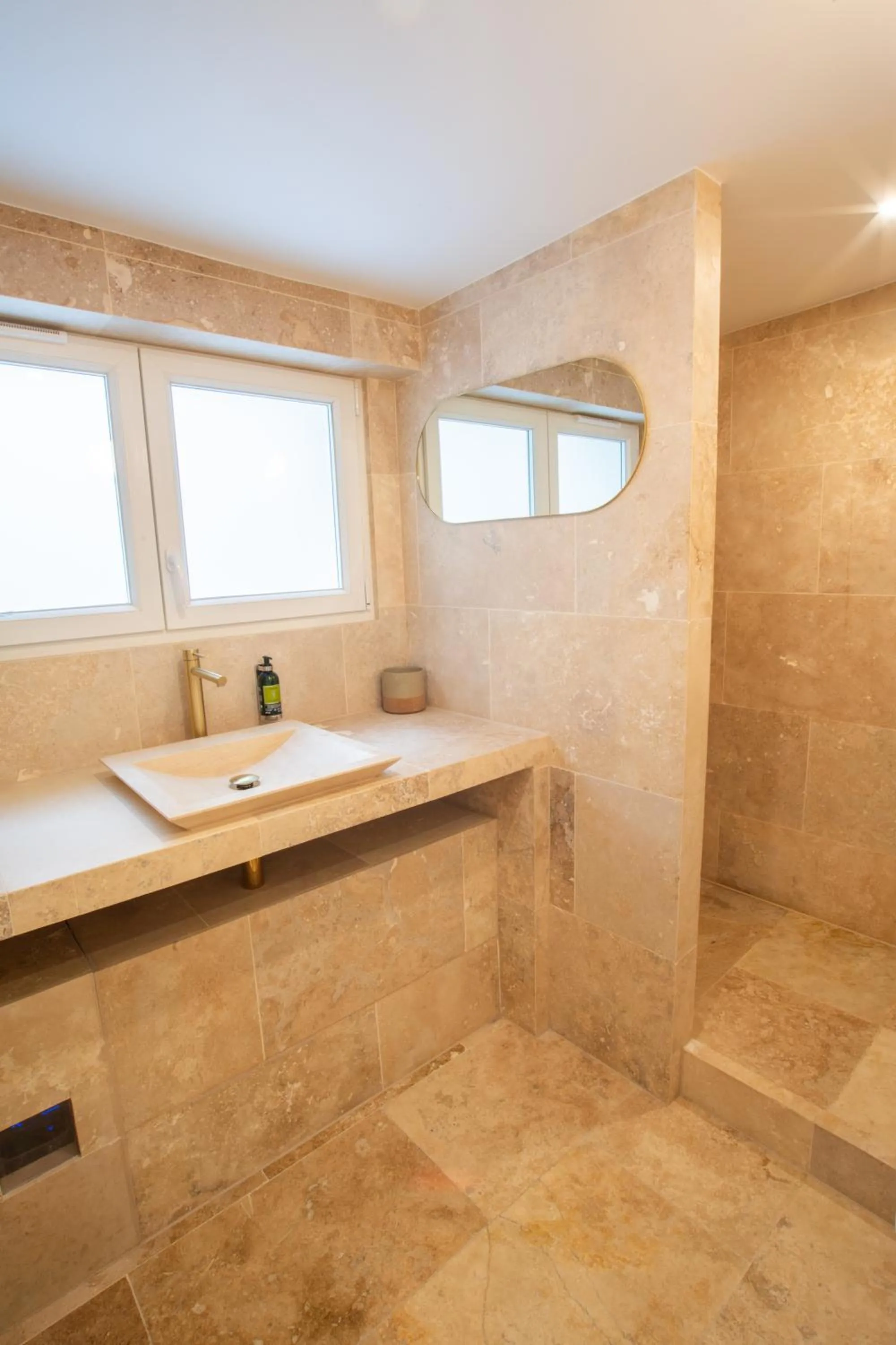 Bathroom in Quartier Libre Madeleine