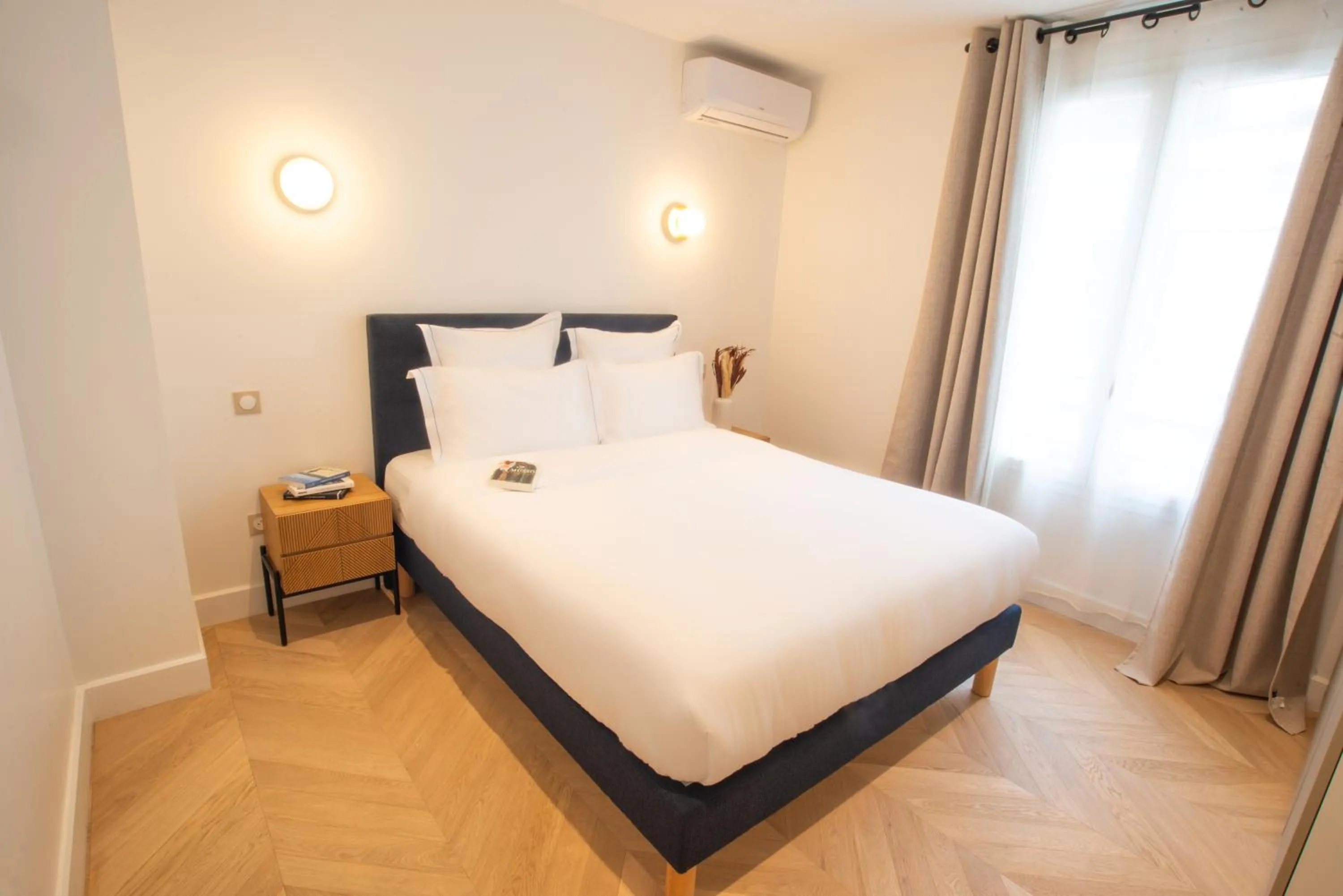 Bedroom, Bed in Quartier Libre Madeleine