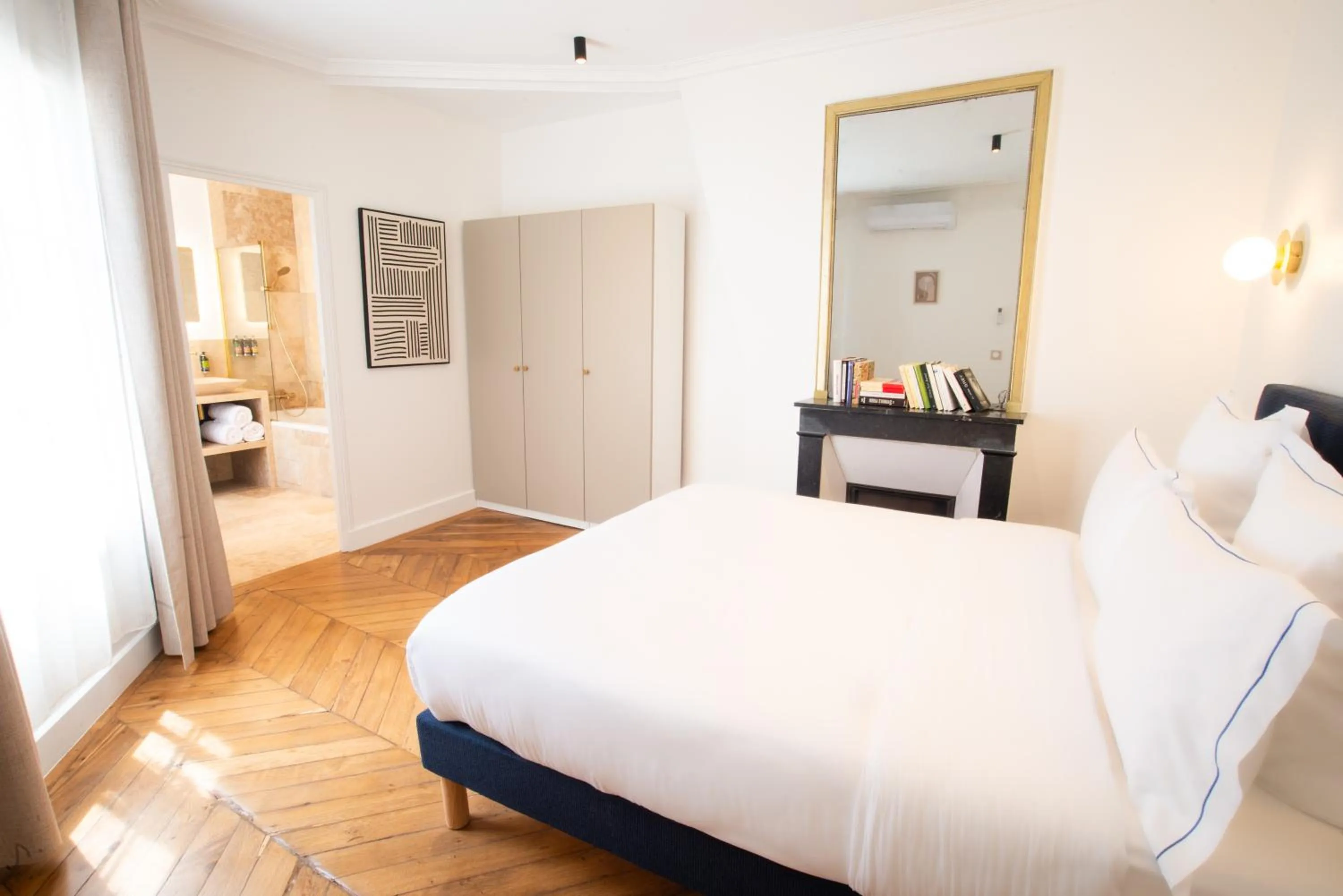 Bed in Quartier Libre Madeleine