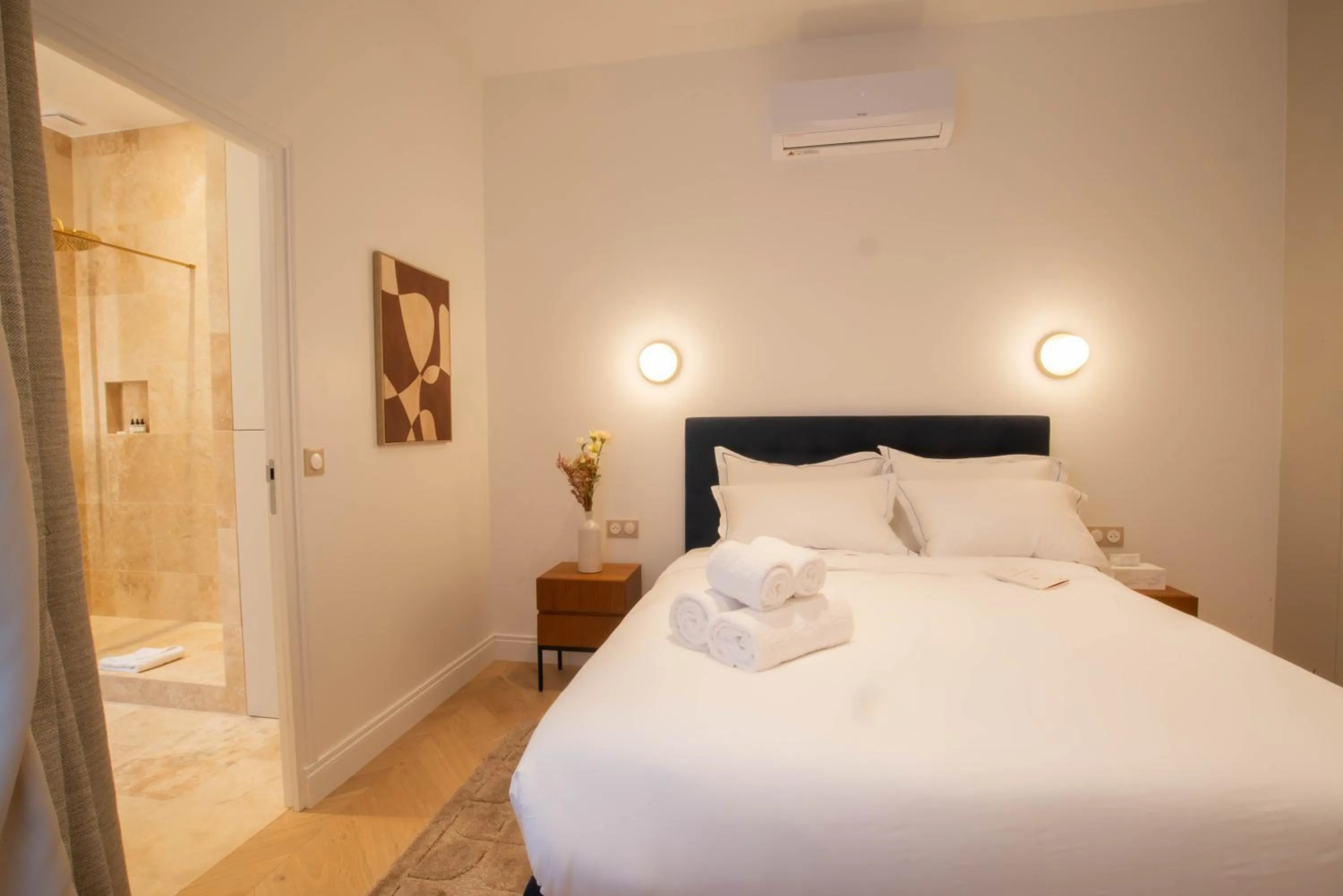 Bed in Quartier Libre Madeleine