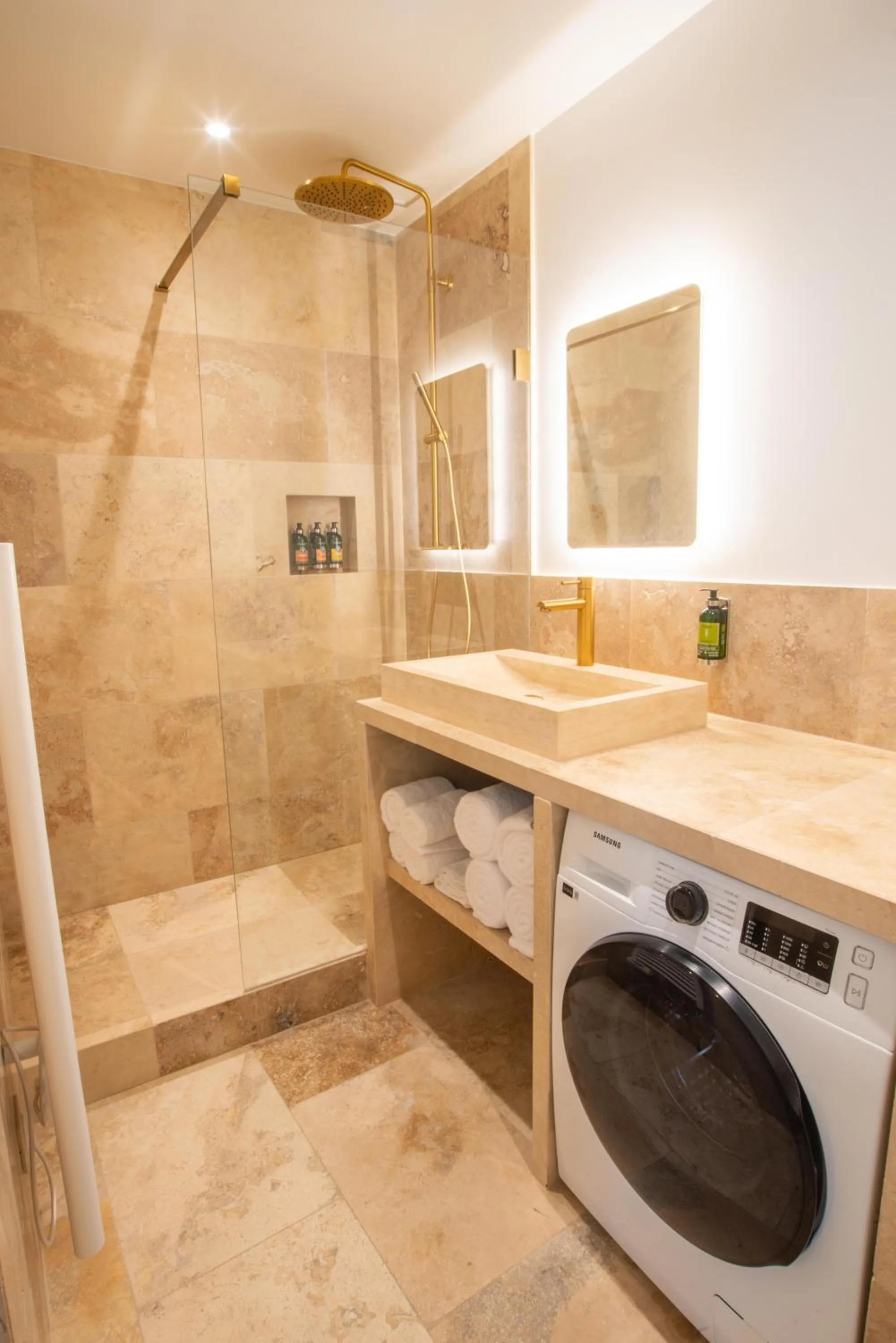 Bathroom in Quartier Libre Madeleine