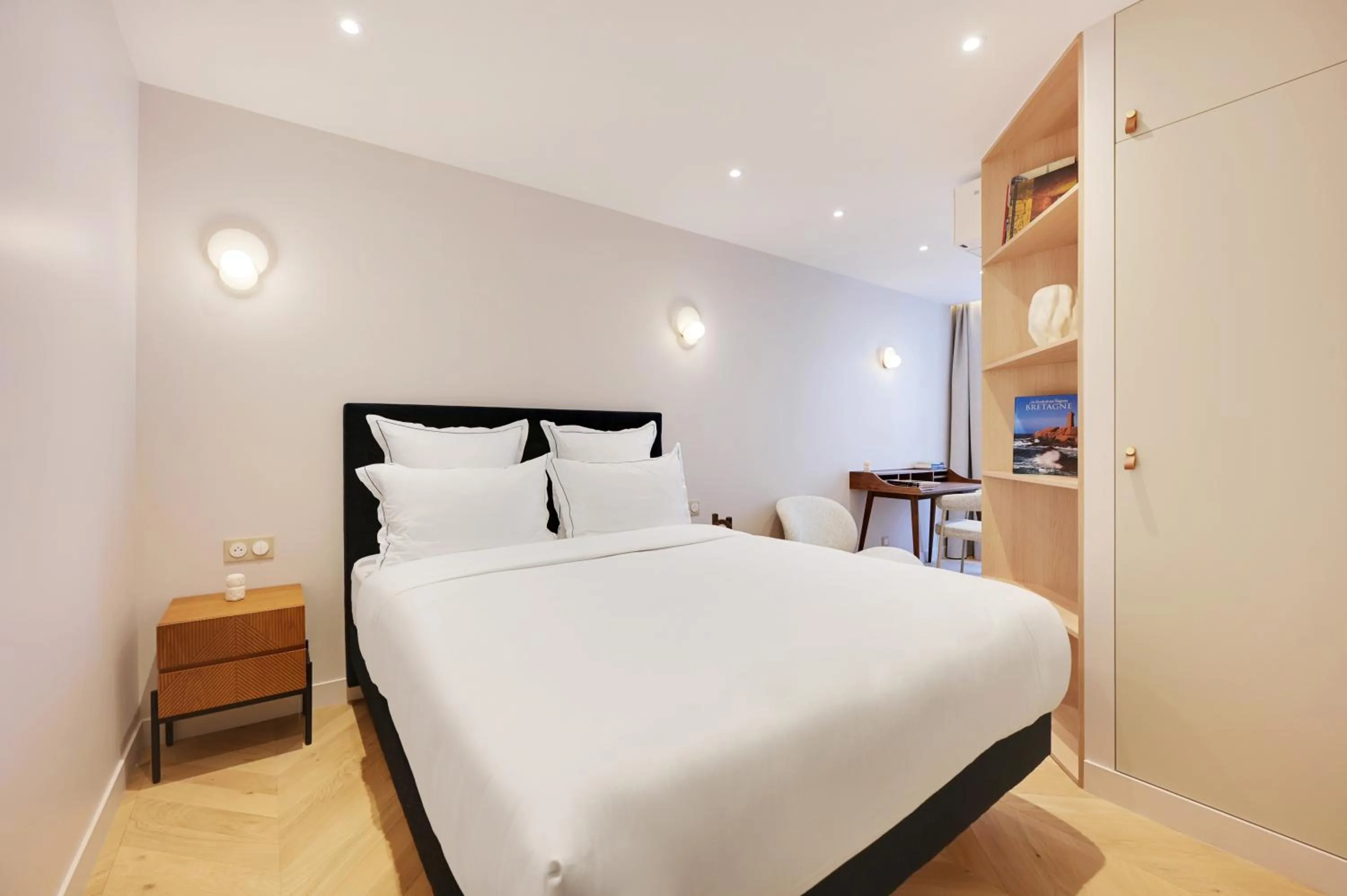 Bedroom, Bed in Quartier Libre Madeleine