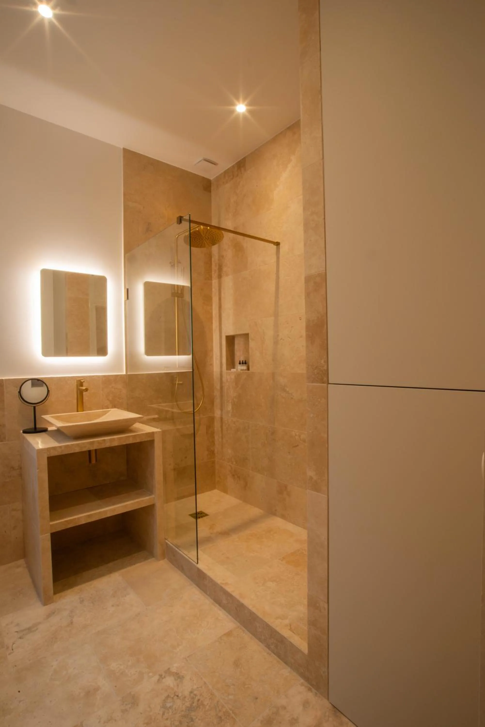 Bathroom in Quartier Libre Madeleine