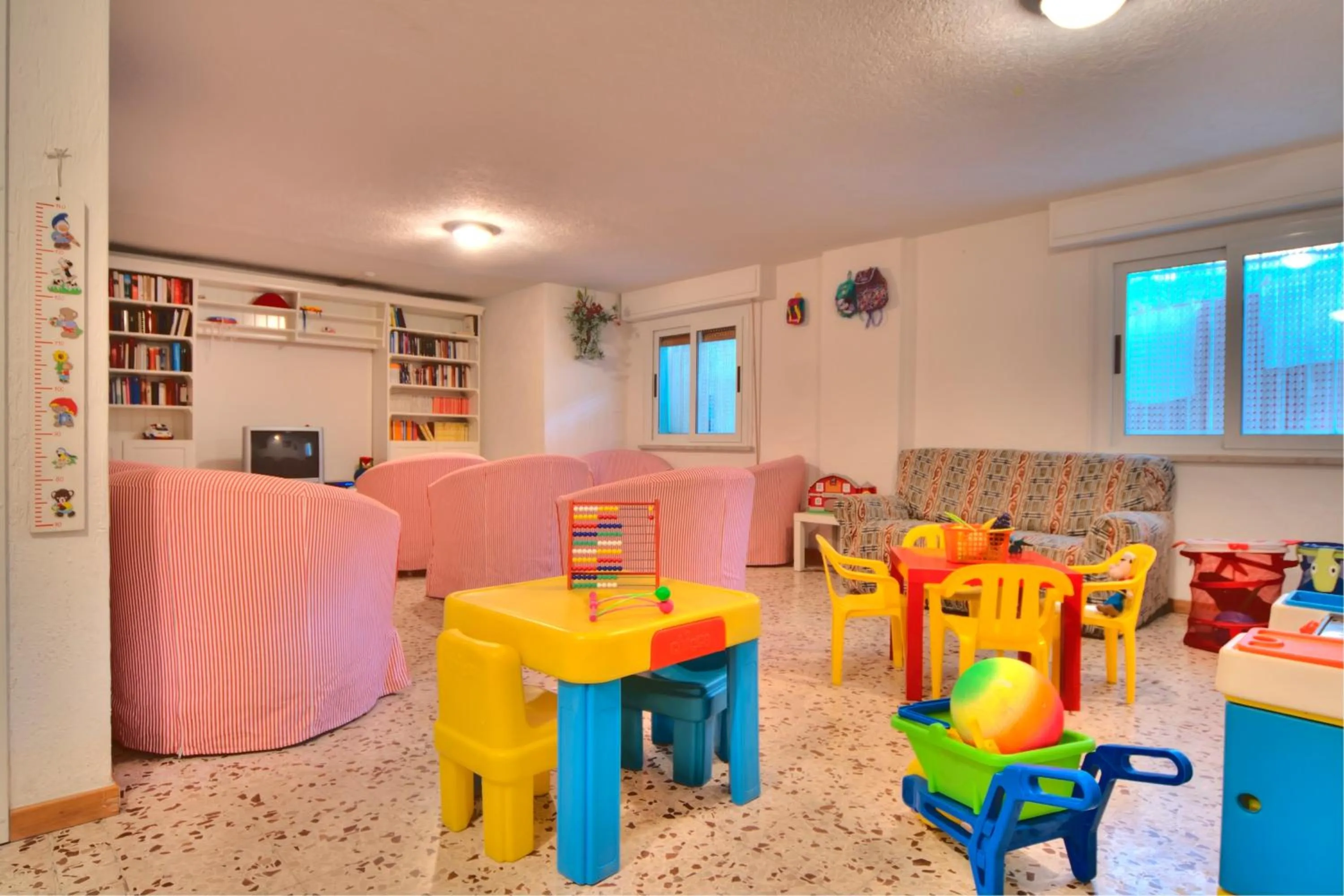 Communal lounge/ TV room in Hotel Hamilton